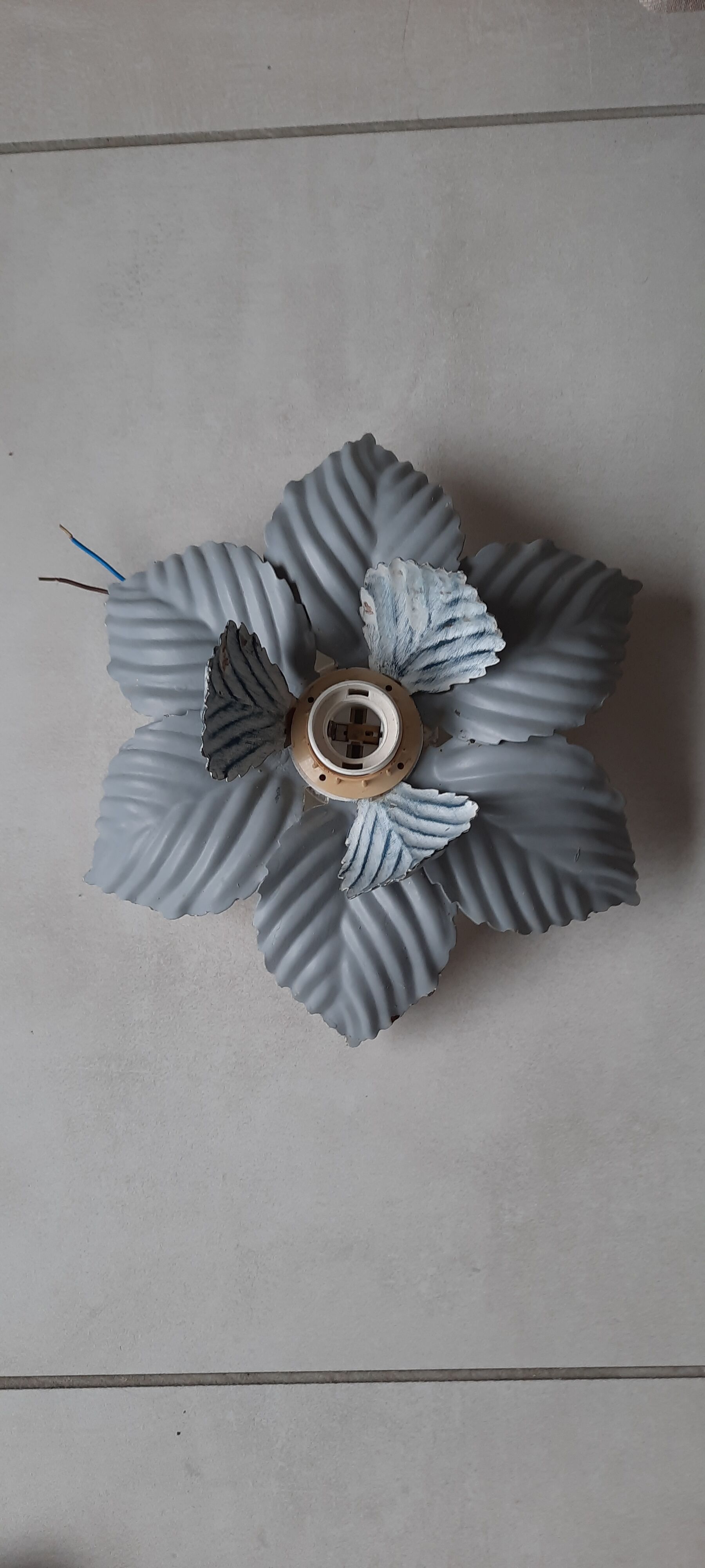 Flower wall lamp to restore