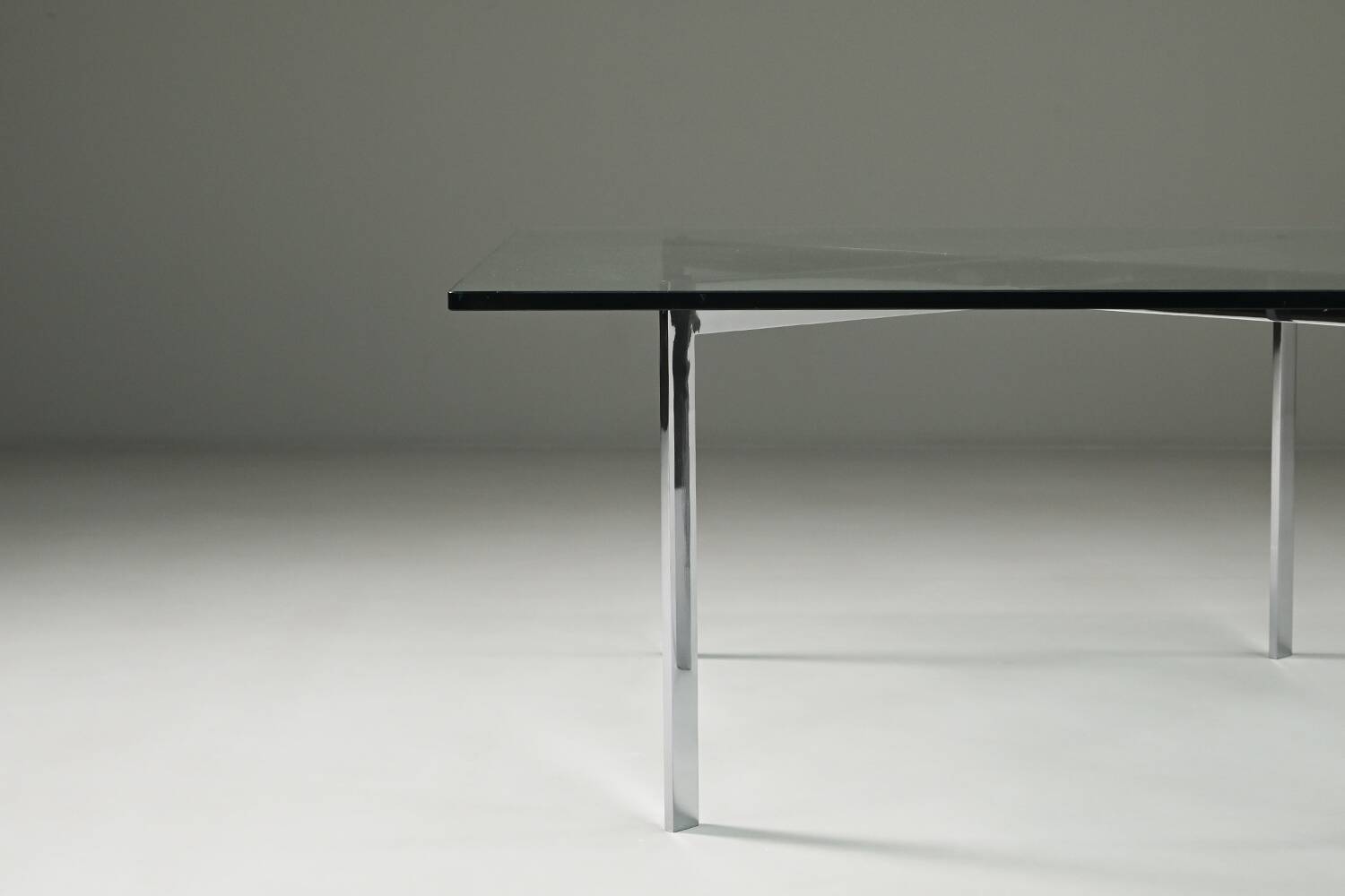 Table basse Original Barcelona par Ludwig Mies van der Rohe pour Knoll, 1920