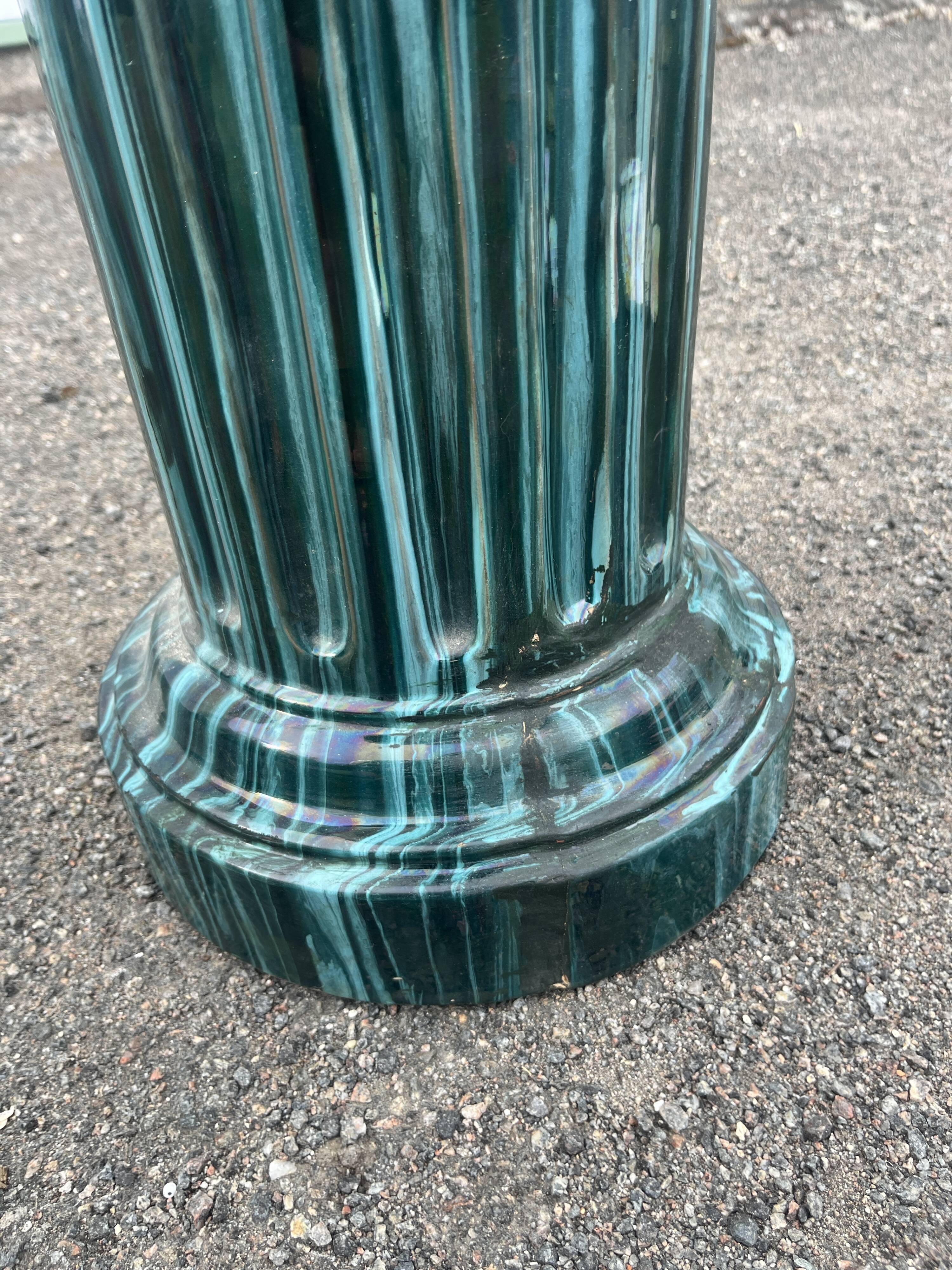 Large cache-pot on a ceramic column – In the style of Clément