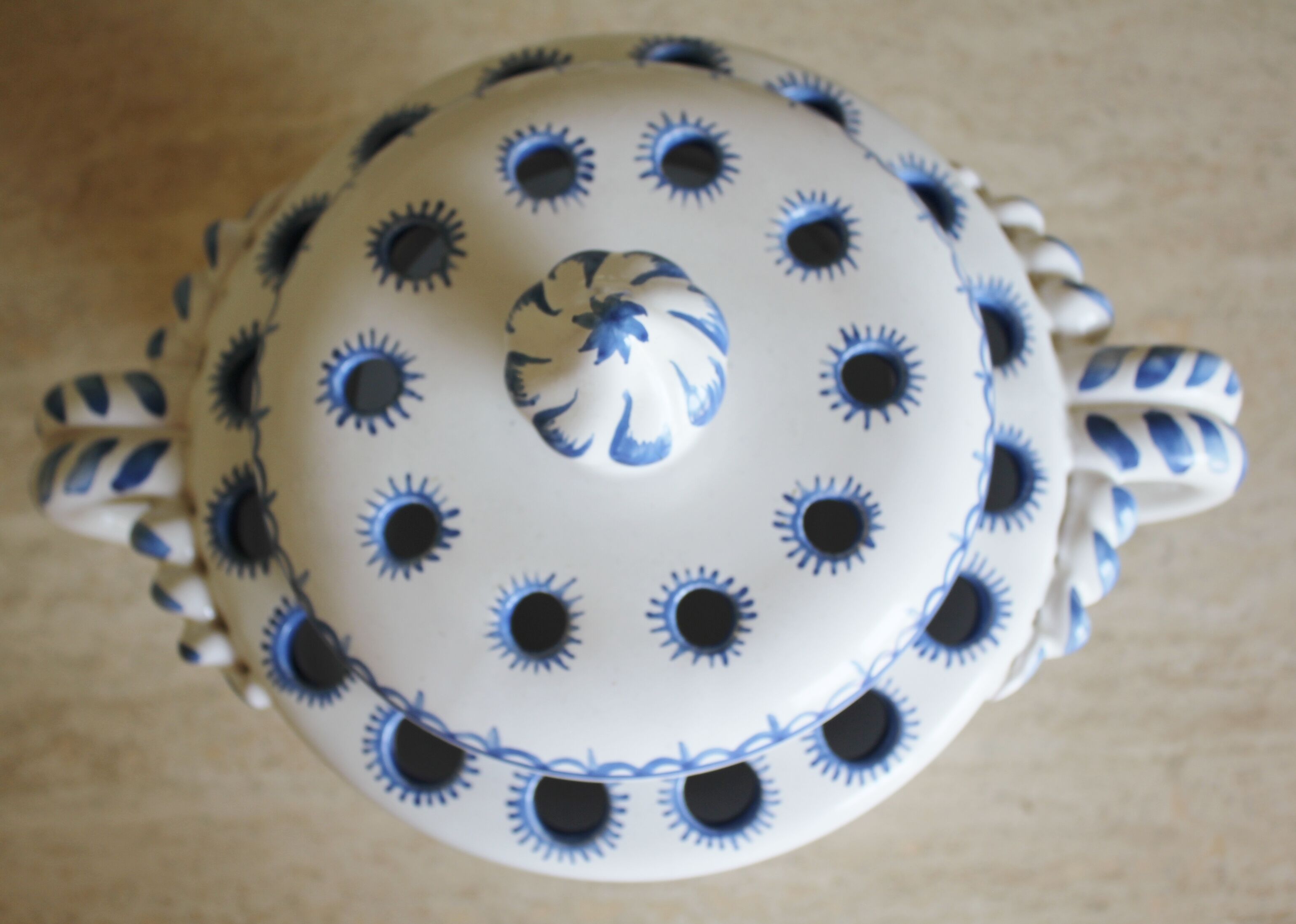 Amphore pique-fleurs