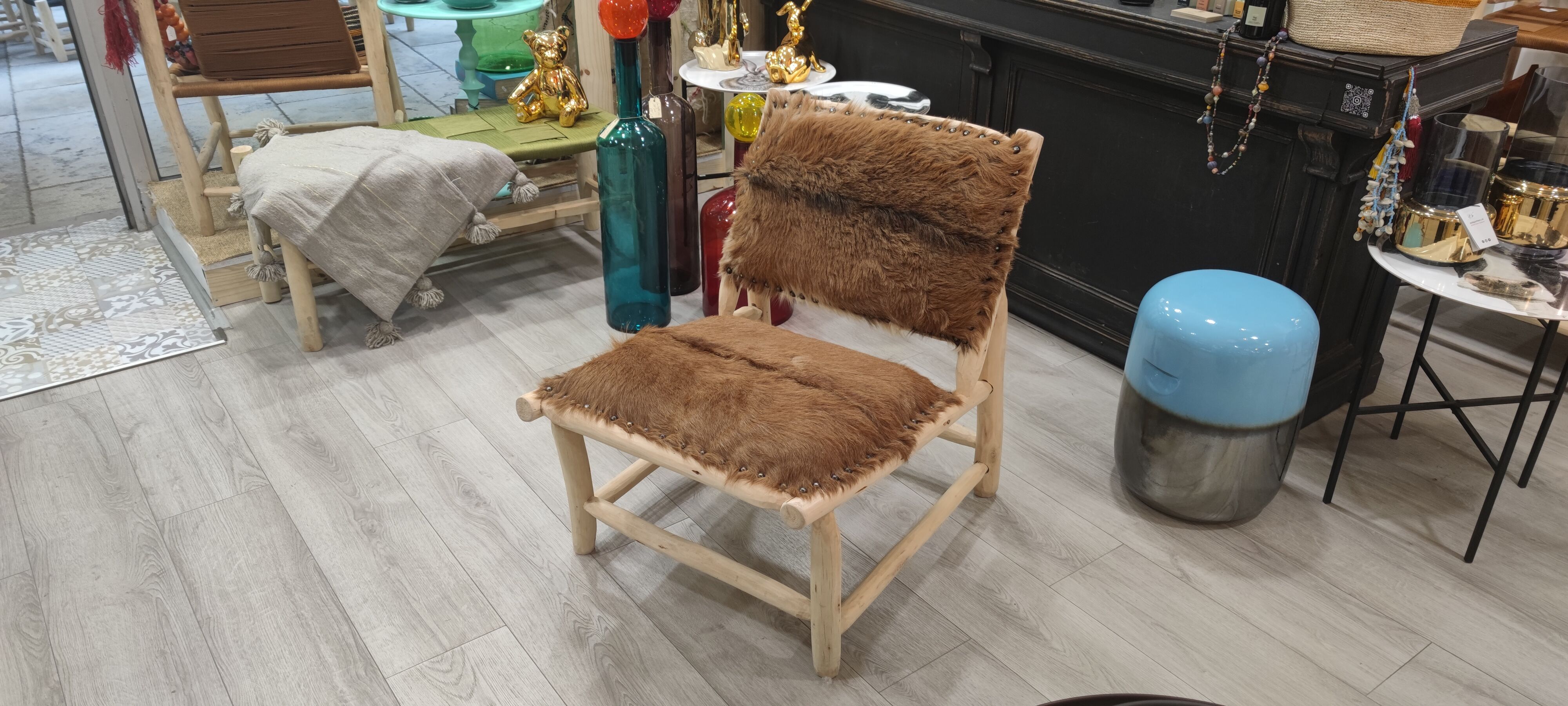 Safari-style lounge chair