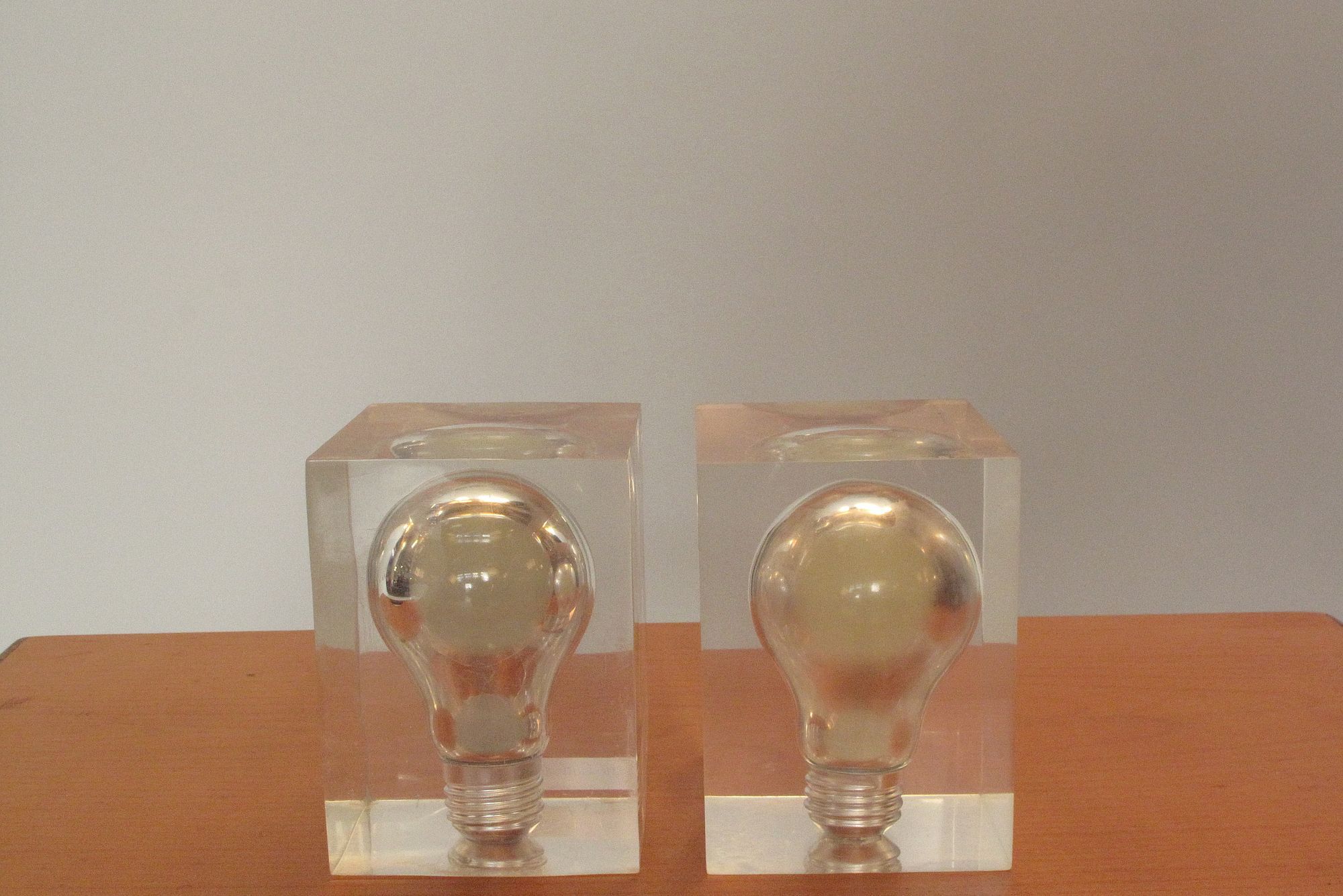 Pierre Giraudon - Set Light Bulbs