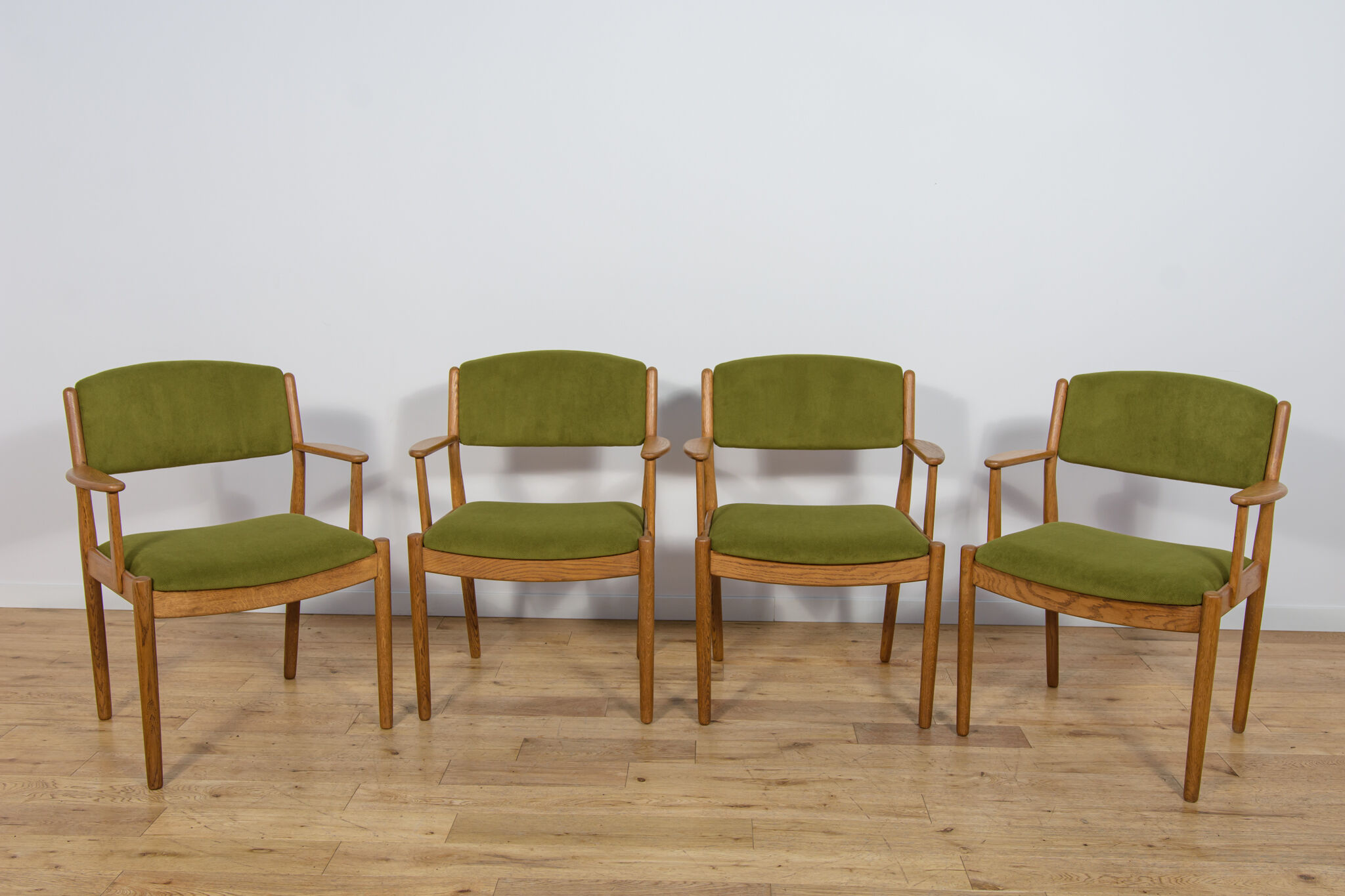 Chaises de salle à manger en chêne du milieu du siècle Modèle J62 par Poul M. Volther pour FDB Mobler, Danemark, années 1960, Ensemble de 4