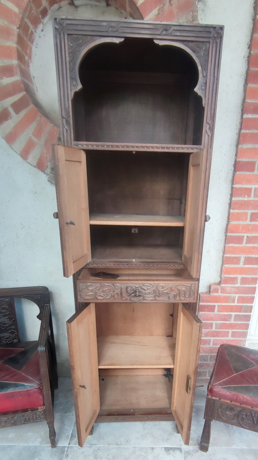 Ensemble 3 pièces meuble, fauteuil et pouf bois sculpté