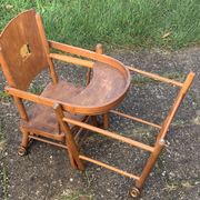 Chaise haute pour poupées en bois vintage