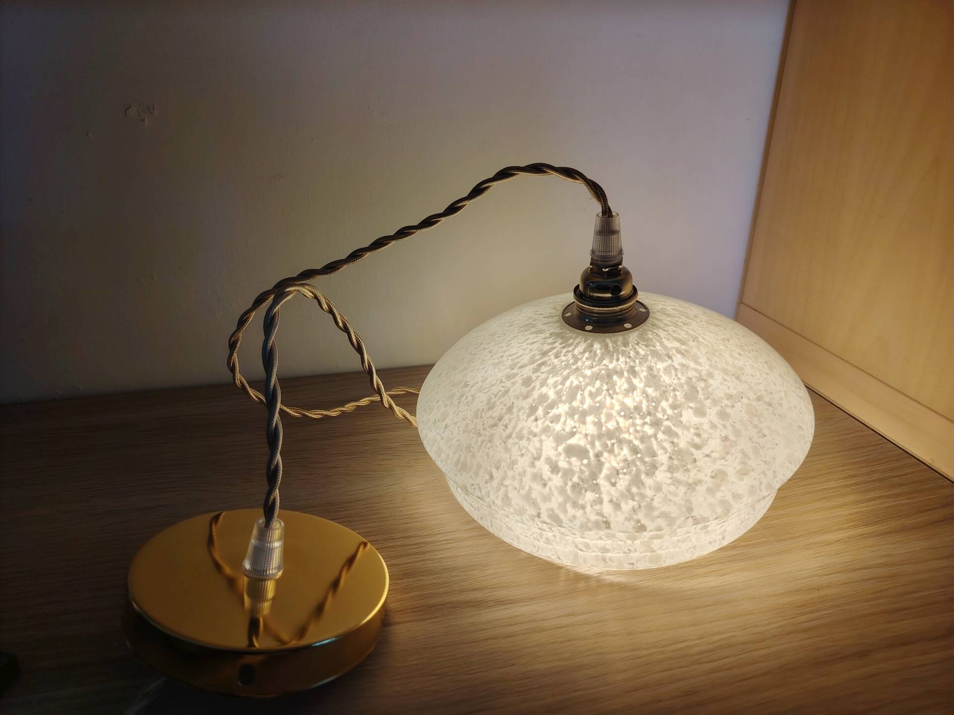 White Clichy glass suspension