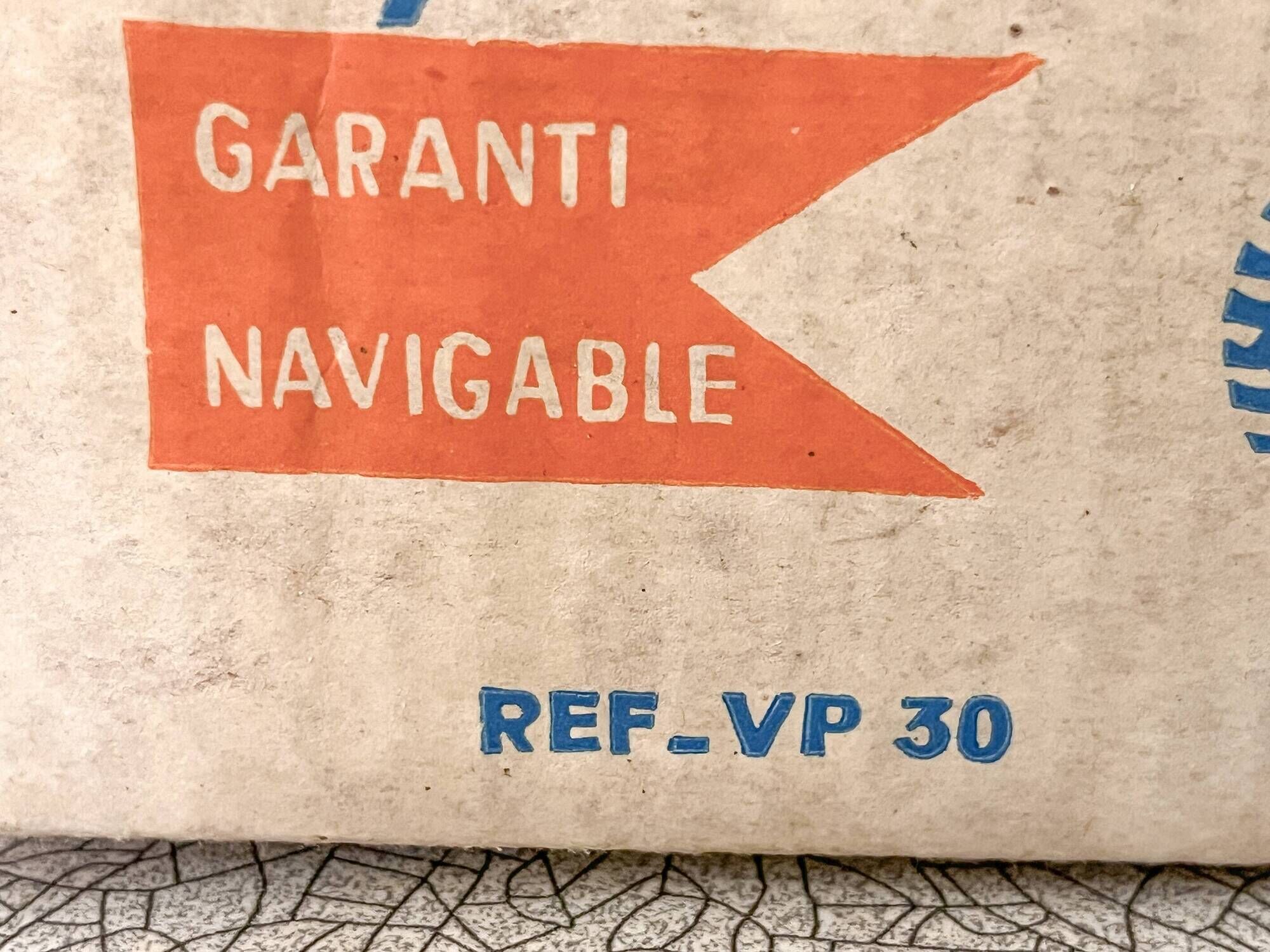 Basin sailing boat, F28 VP30 model from the French brand Giraud Sauveur.