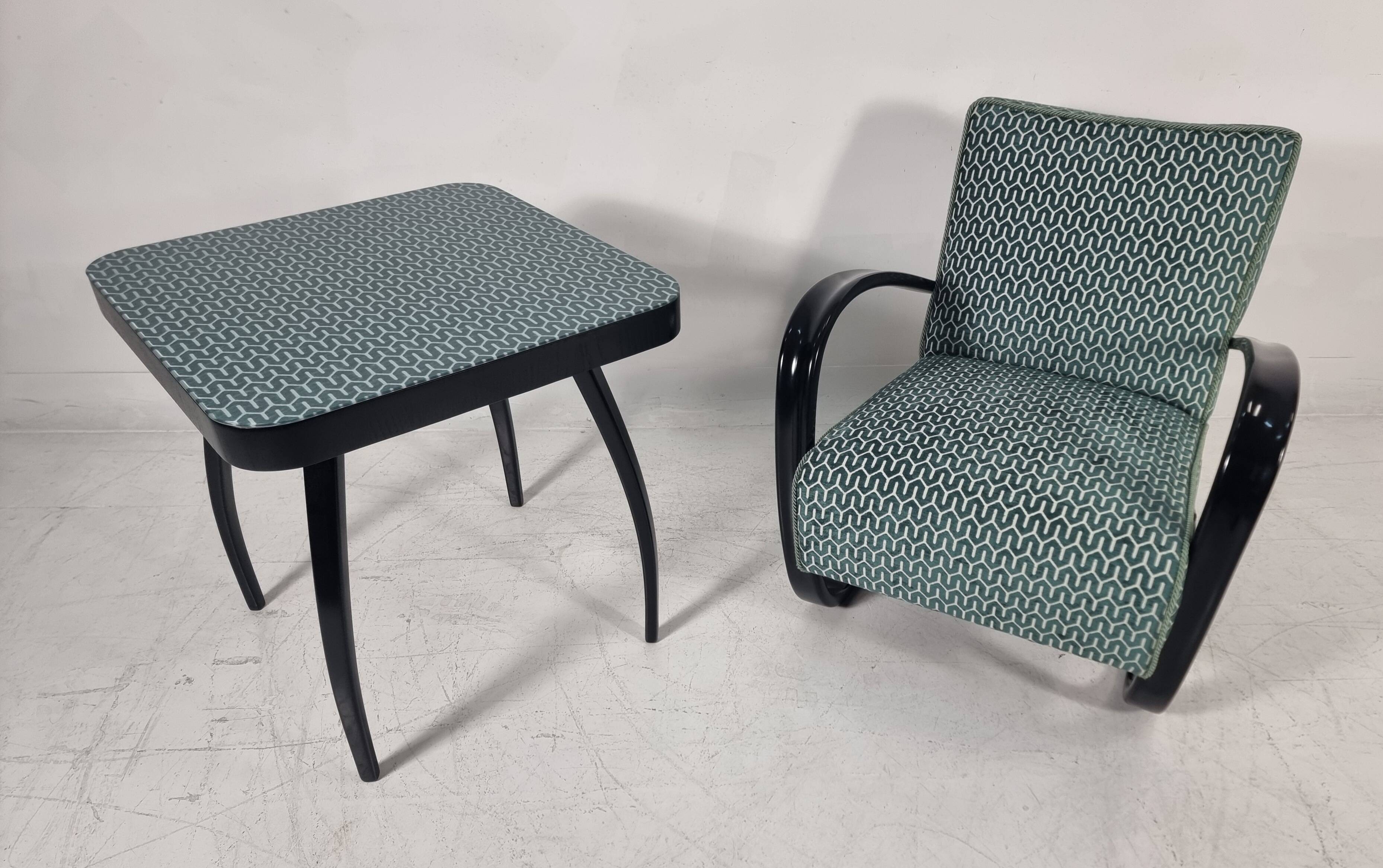 H 269 Lounge Chair and table spider by Jindřich Halabala for Up Zavody, 1940s, Set of 2