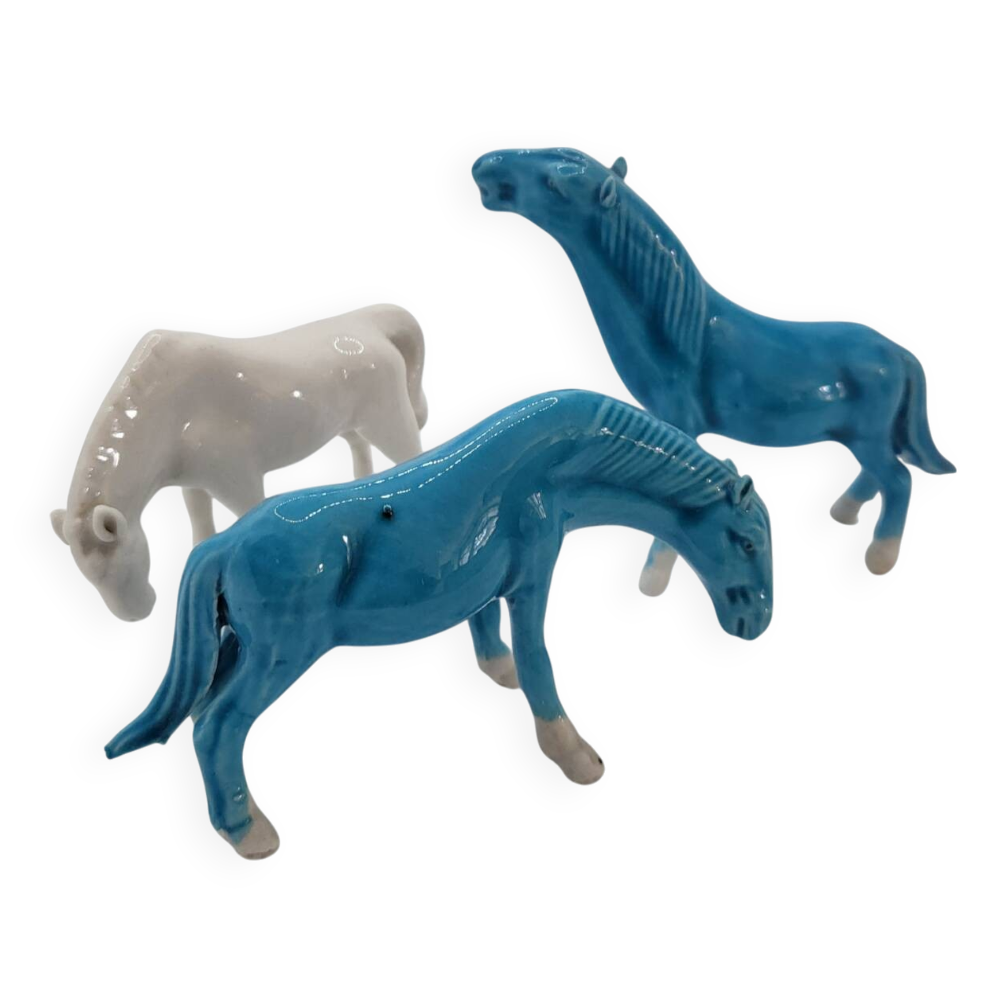 3 turquoise & white horses – Porcelain