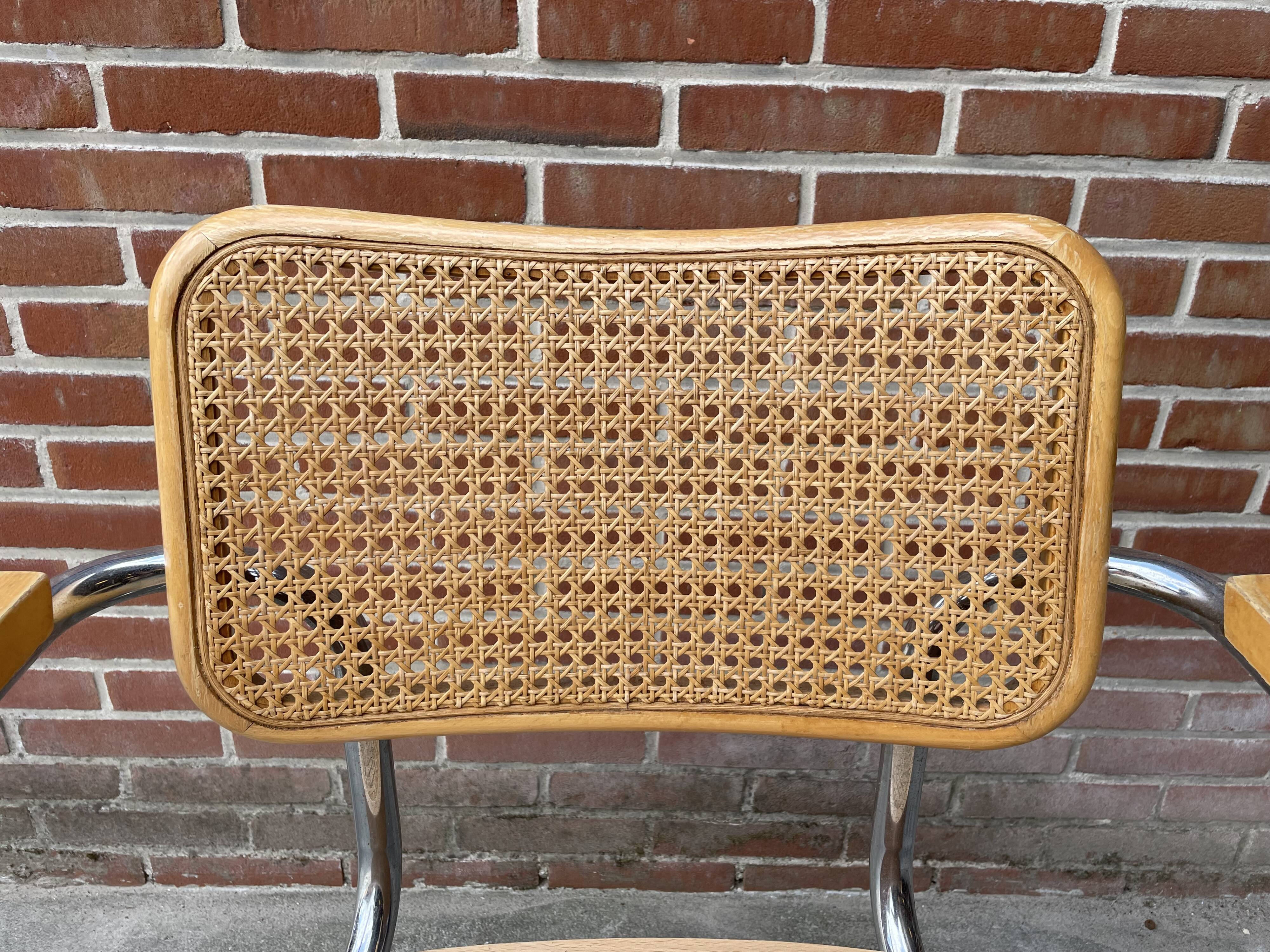 Cesca chair B64 with armrests by Marcel Breuer Design