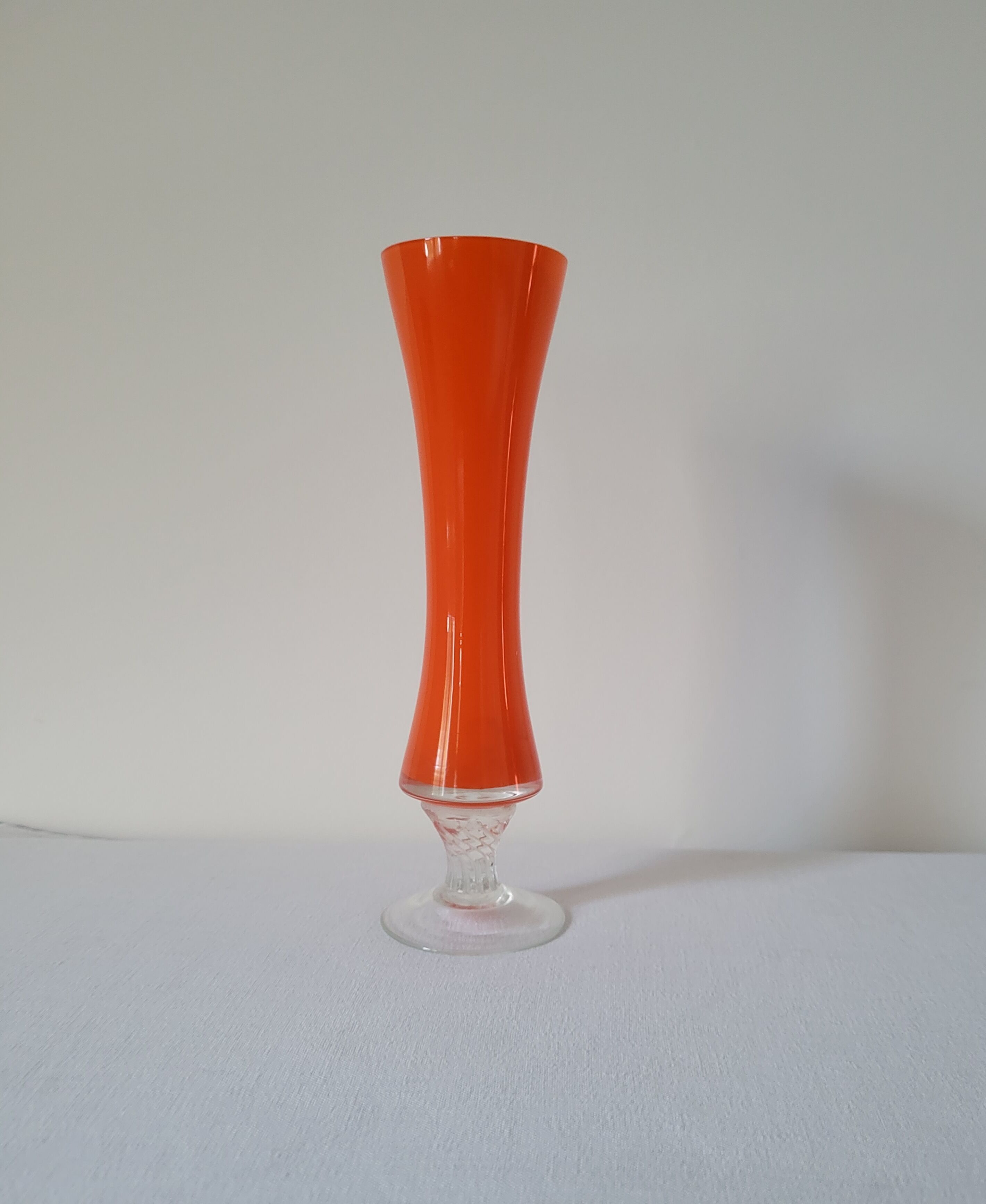 Vase soliflore en opaline orange