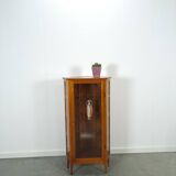 Vitrine d'angle en placage de verre vintage