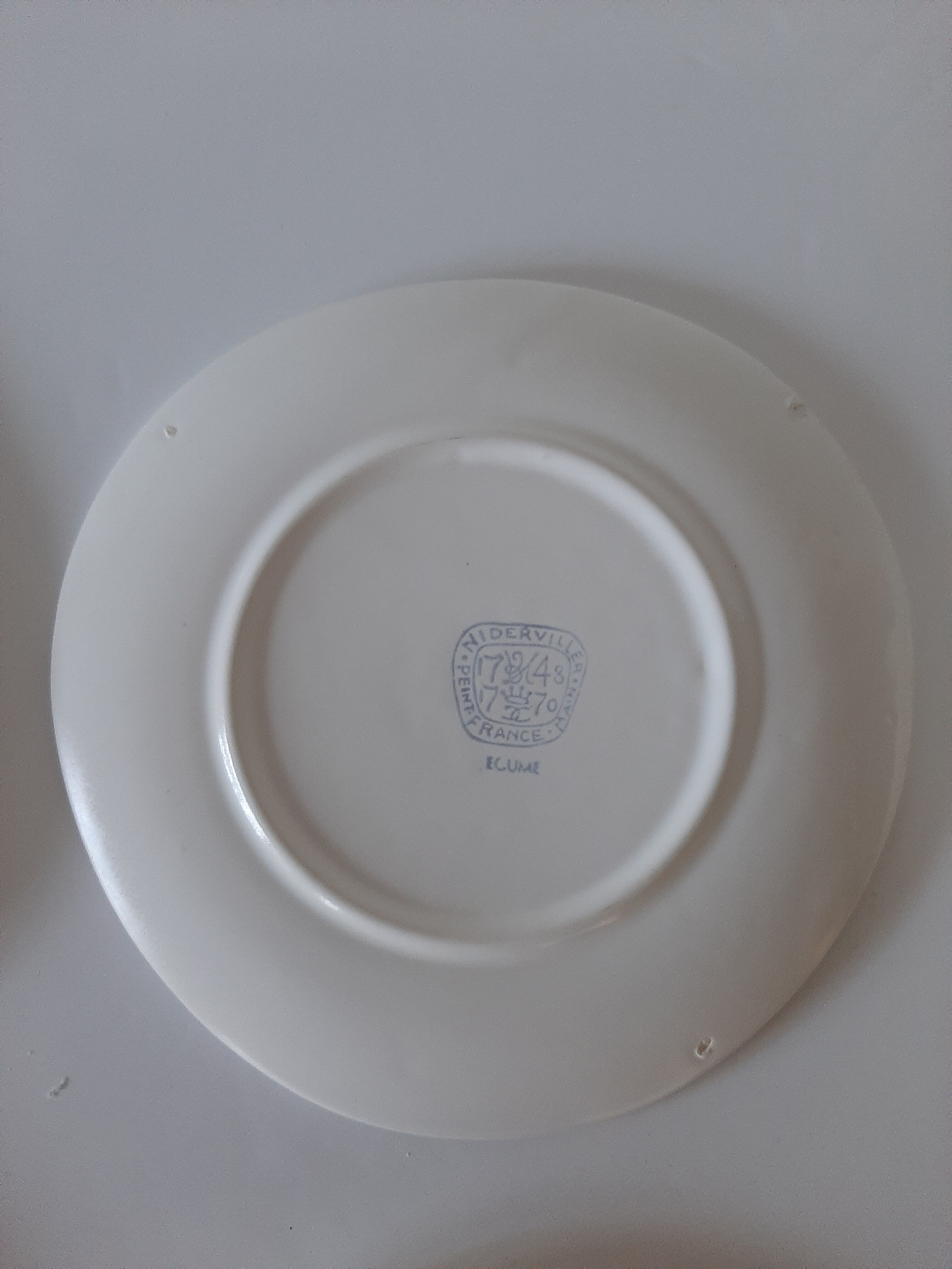 Niderviller model Ecume earthenware dessert plates