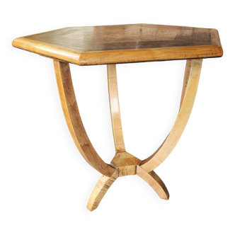 Pedestal table