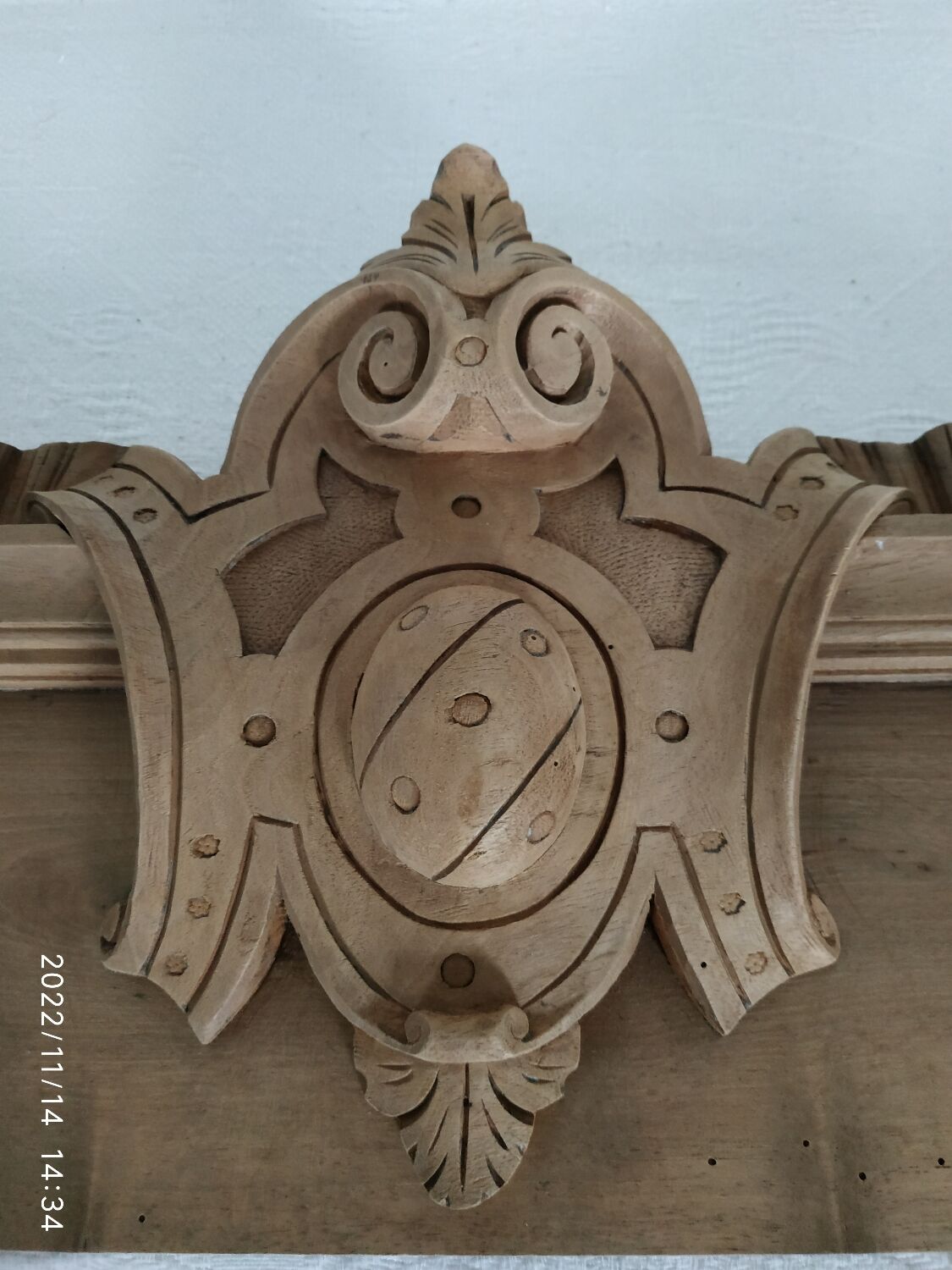Cabinet pediment
