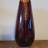 Glass vase in a scaled way