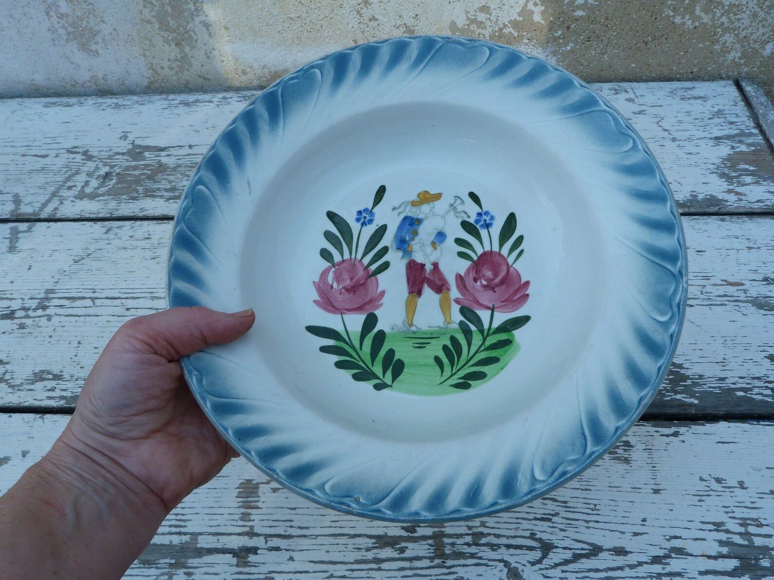 Ancient dish in cermal Saint Amand Naif character