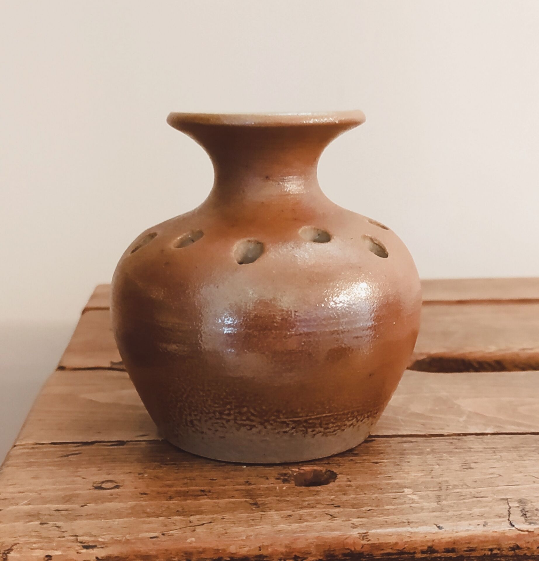 Vase, pique-fleurs en grès