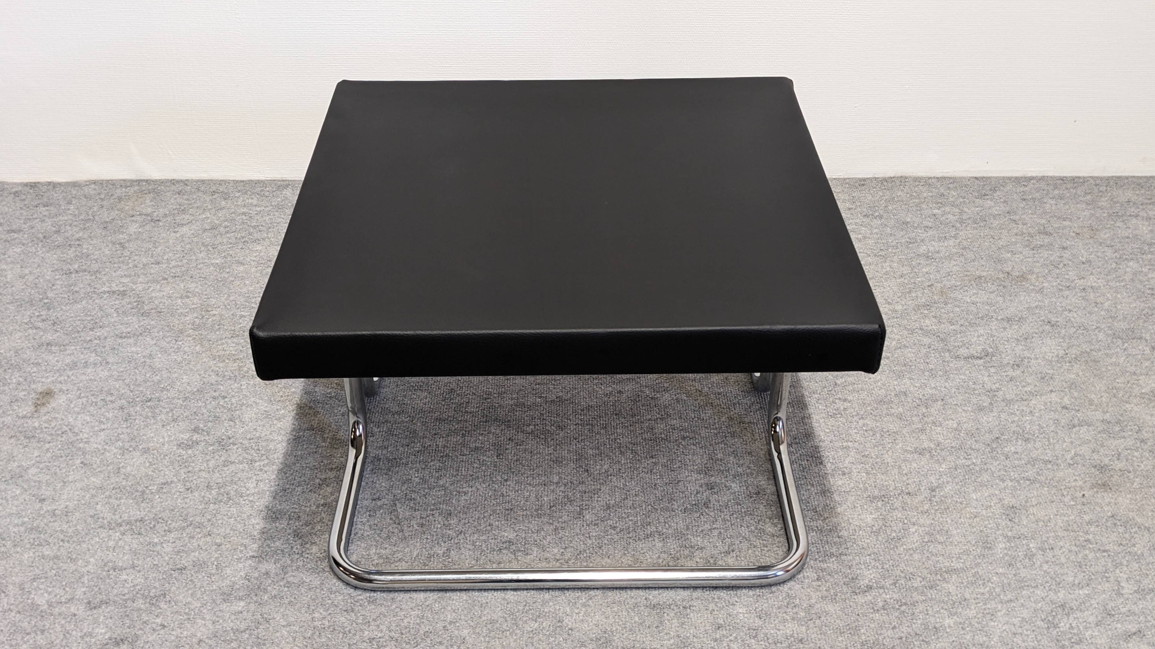 Tubular Space Age coffee table or side table, France circa 1970.
