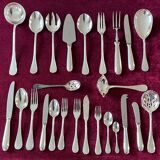Christofle - Ménagère Christofle perles métal argentéde couverts pour 12 personnes. 172 éléments.
