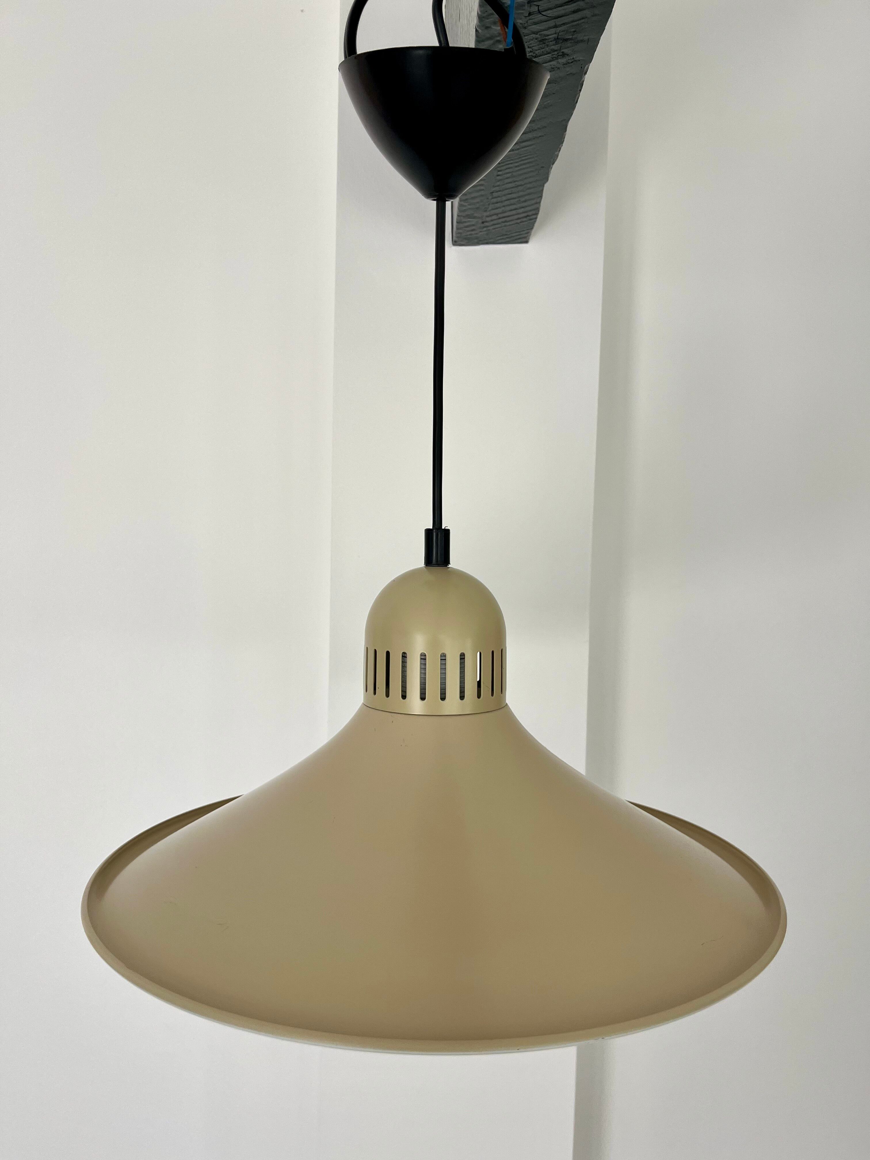 Suspension métal laqué beige clair / blanc