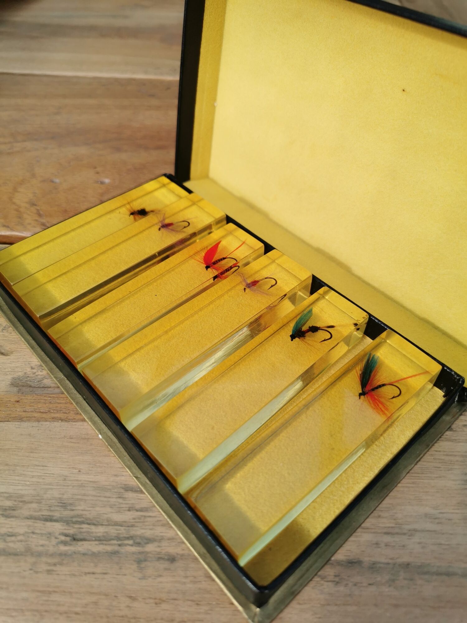 Set of 6 carries knives with fishing lures