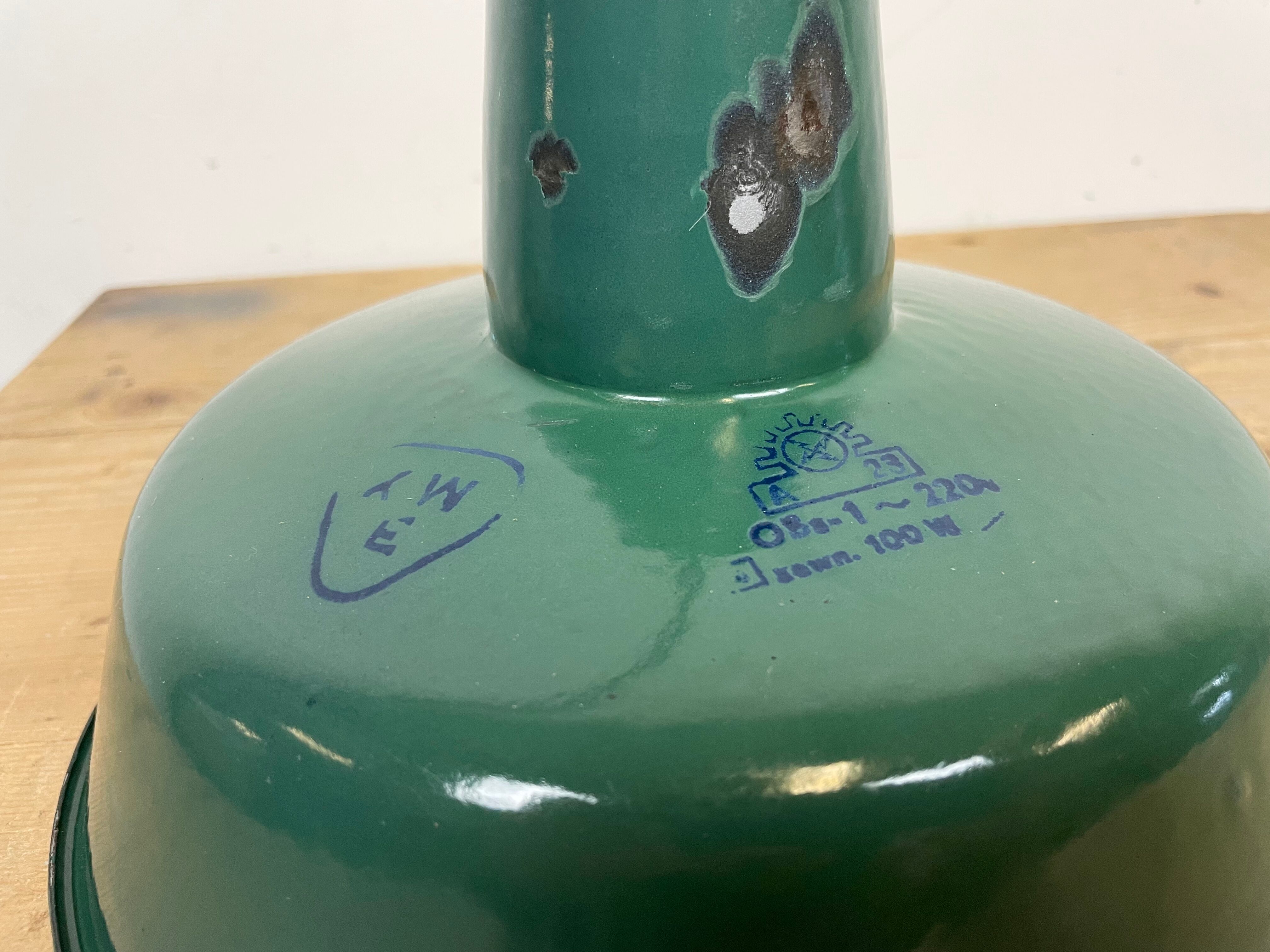 Industrial green enamel pendant lamp, 1960s