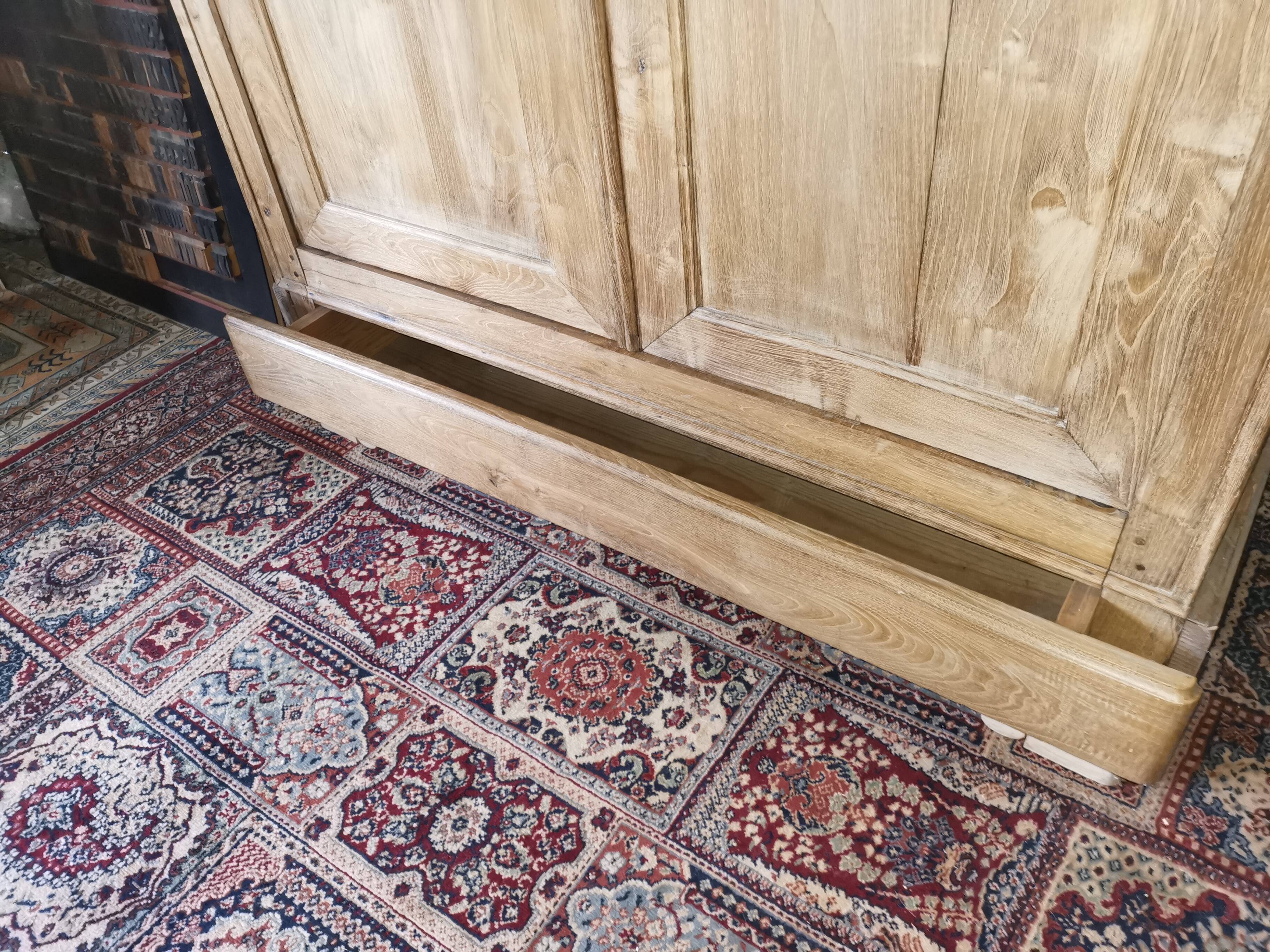 Louis Philippe wardrobe