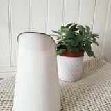 White broc in enamelled sheet metal