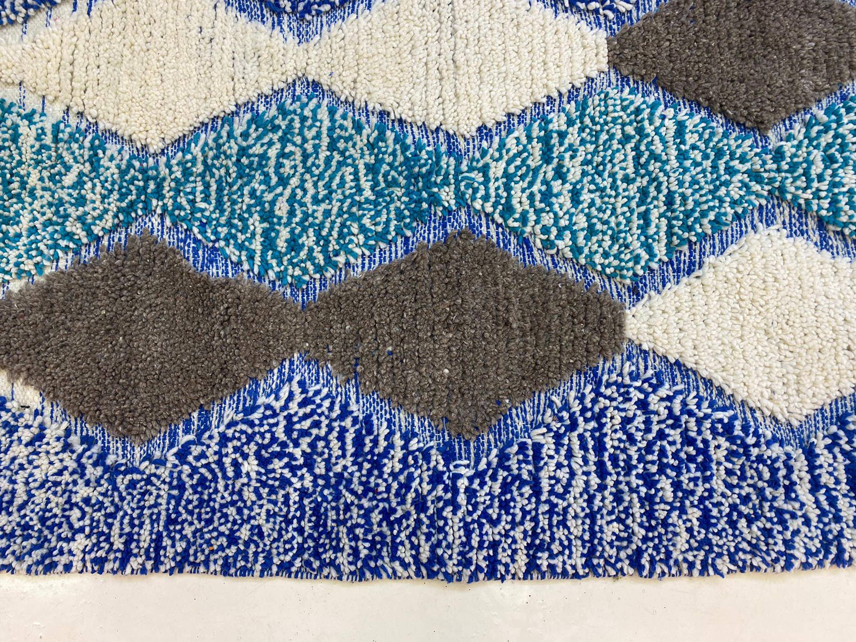 Handmade Moroccan rug, natural wool, 3x2 m.
