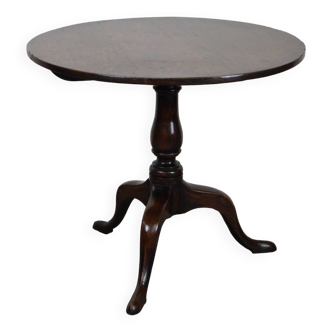 Round antique English oak tilt-top table with wonderful colors