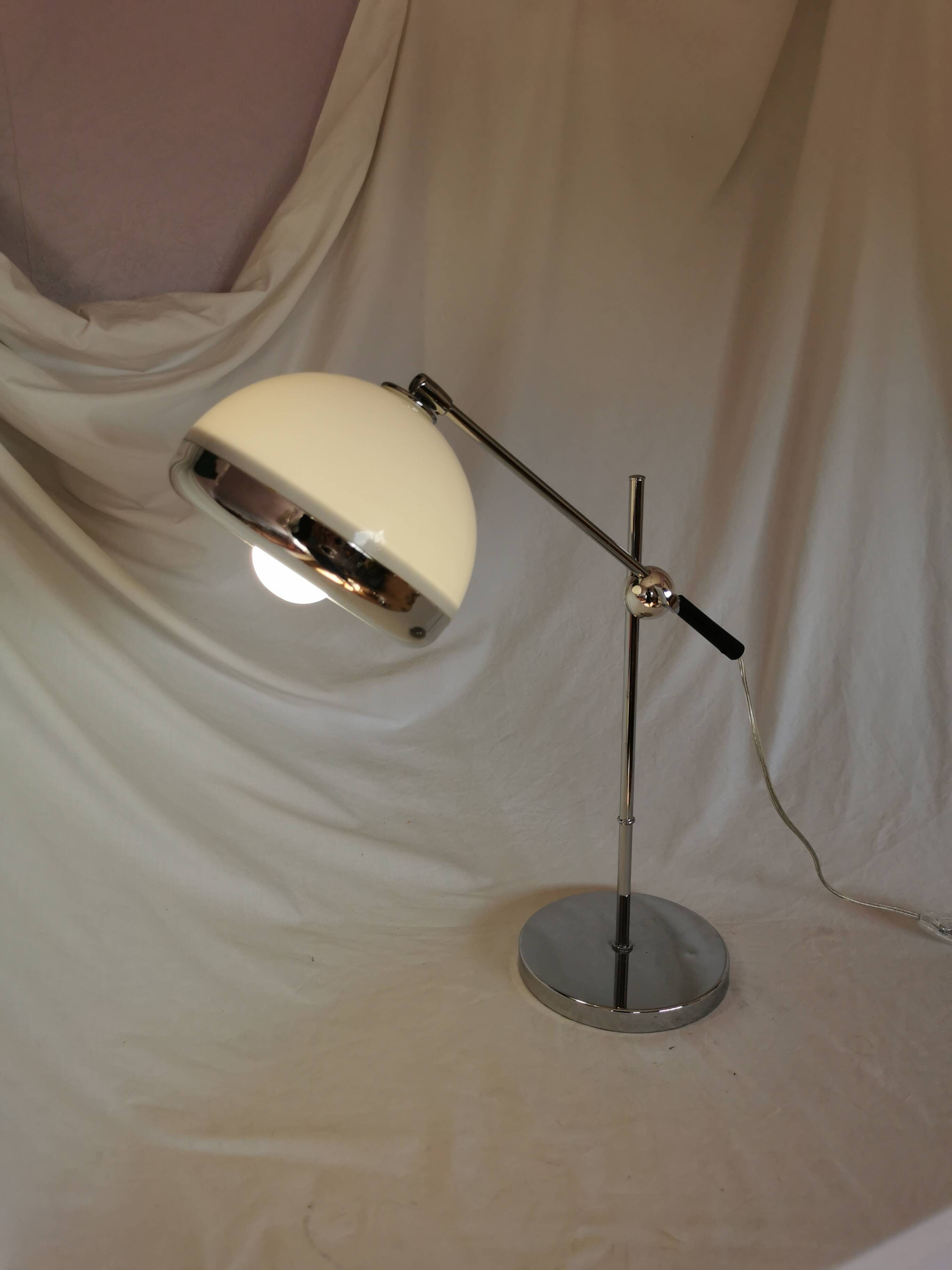 Lampe articulée, plastique et chrome, champignon, style 1970