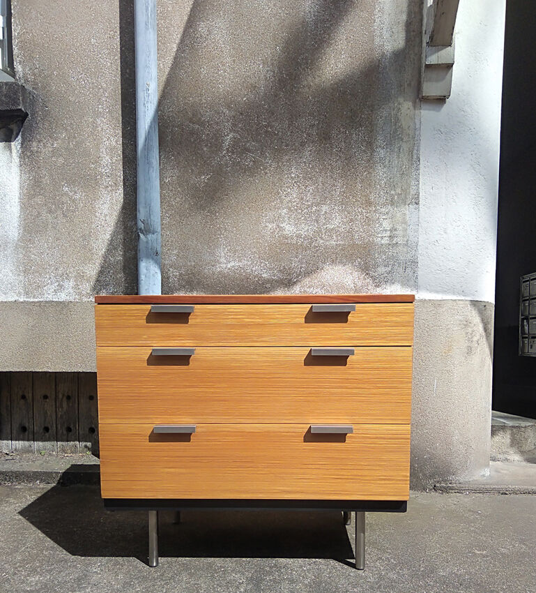 Dresser John and Sylvia Reid, stag edition1960