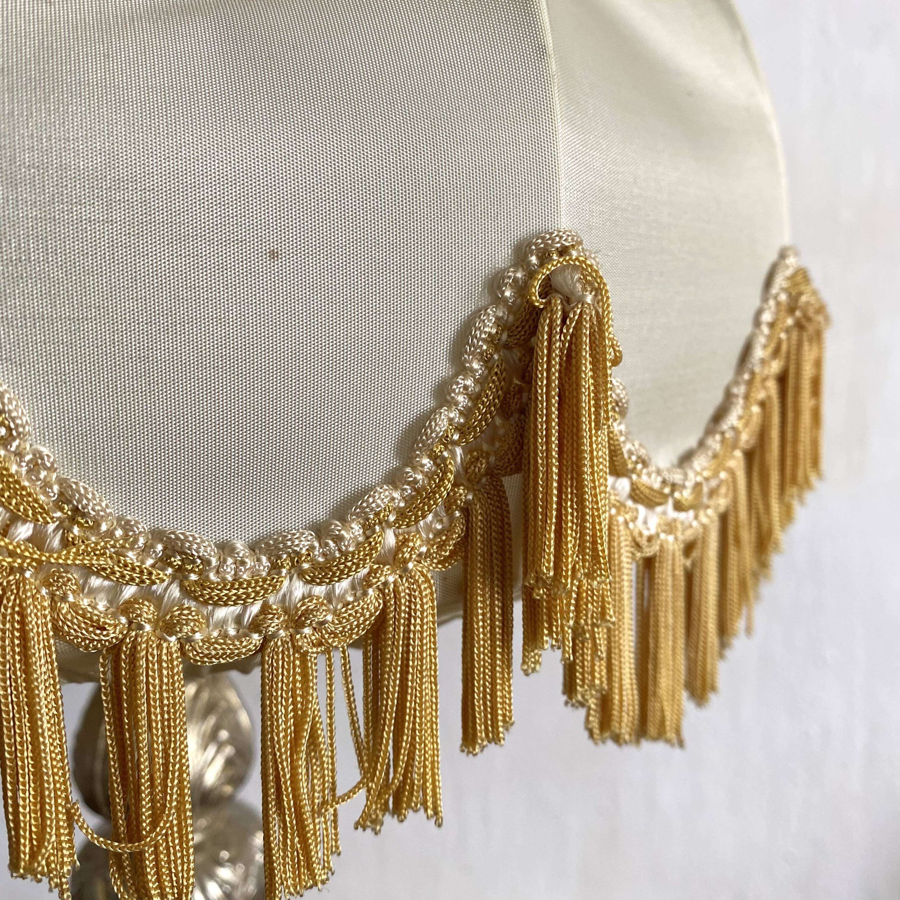 56 cm retro lamp in silver metal with fringed lampshade