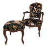 Fauteuil et tabouret de style Louis XV, velours à décor d’oiseaux et de fleurs sur fond noir