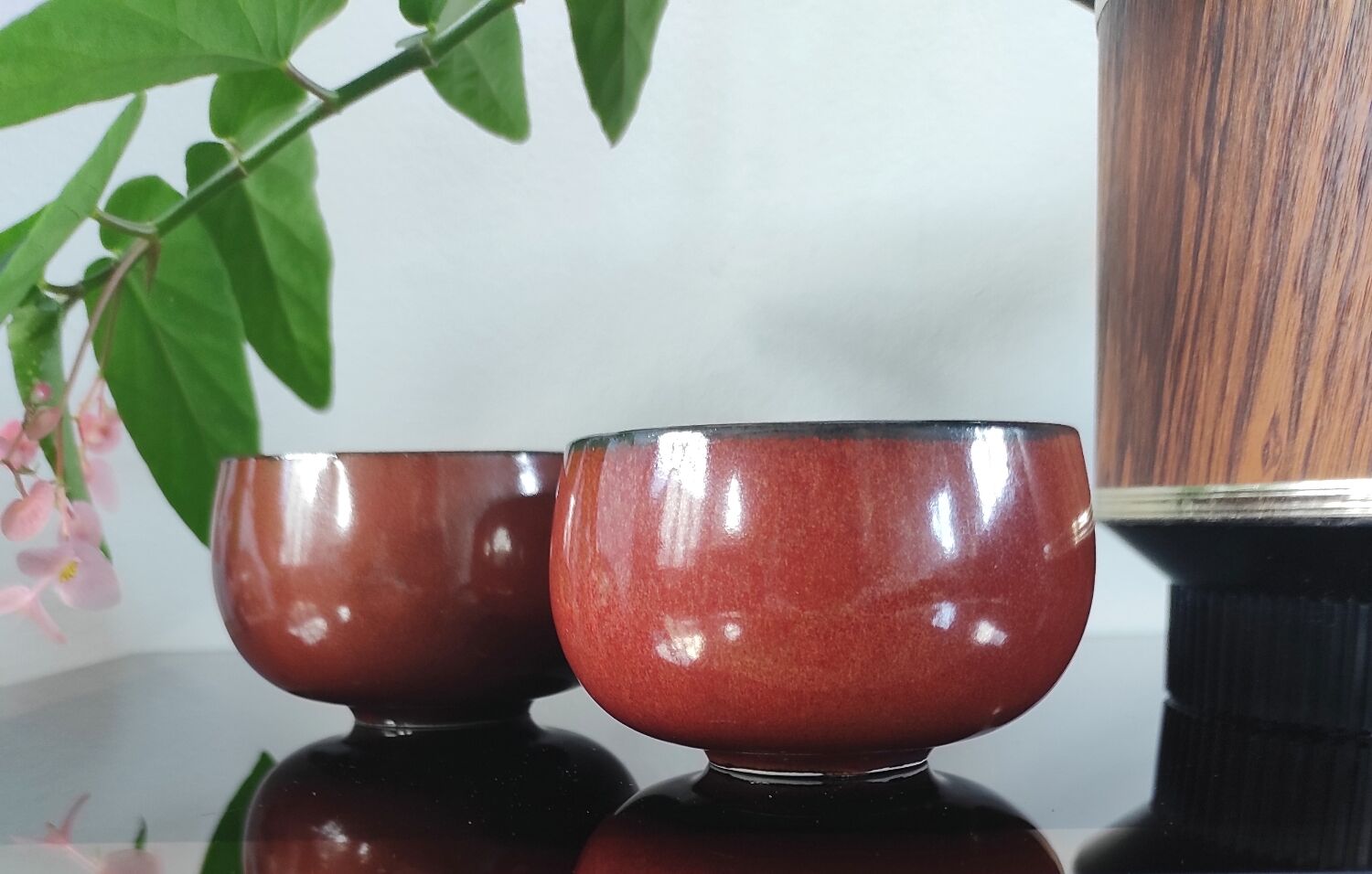 Duo de coupelles vintage en céramique rouge émaillée
