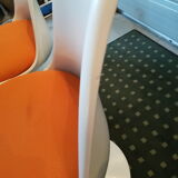Saarinen swivel chairs by Eero Saarinen