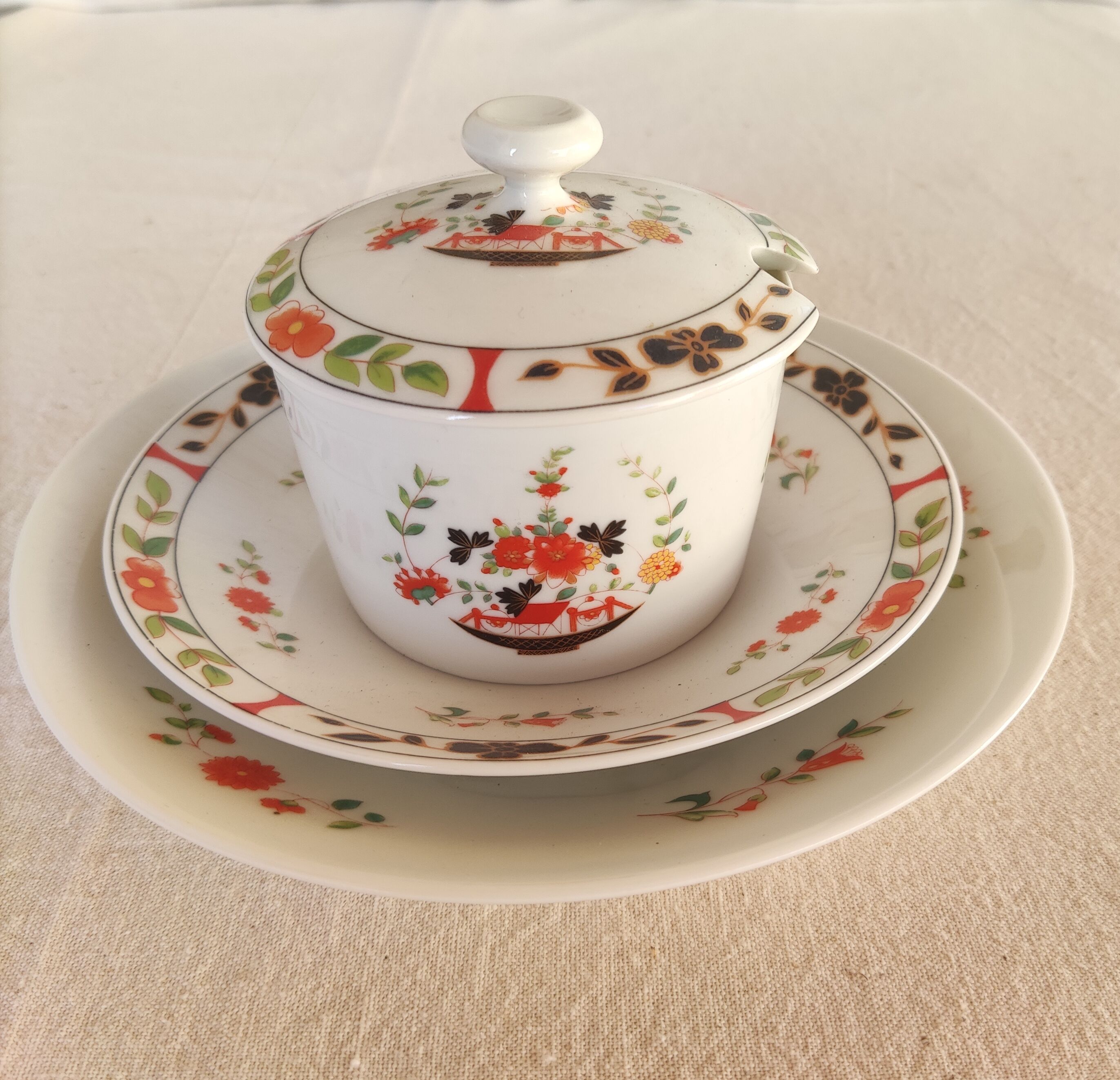 Art Deco Saucière - in Limoges-Giraud porcelain. 1930