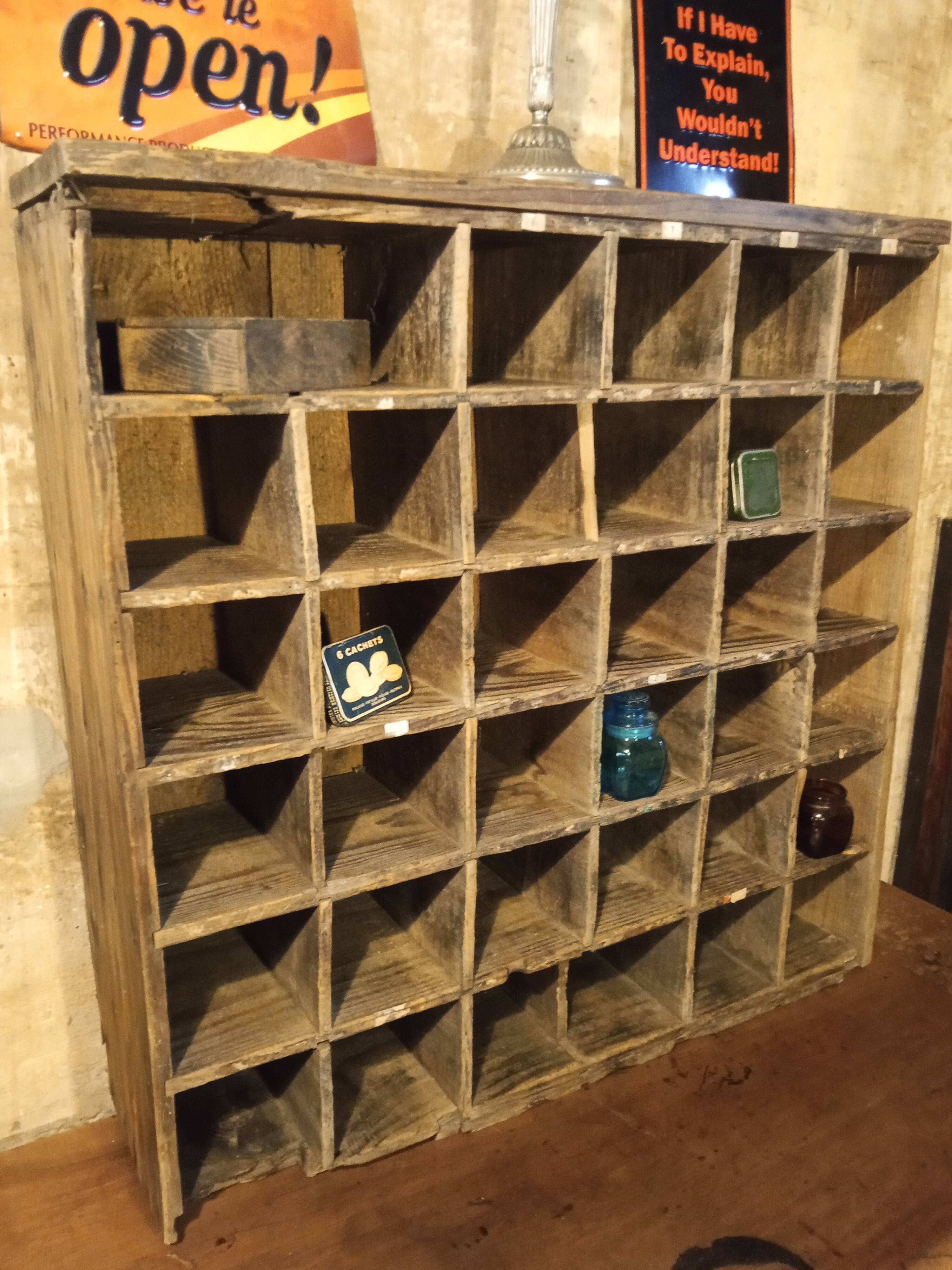 Workshop furniture with compartments