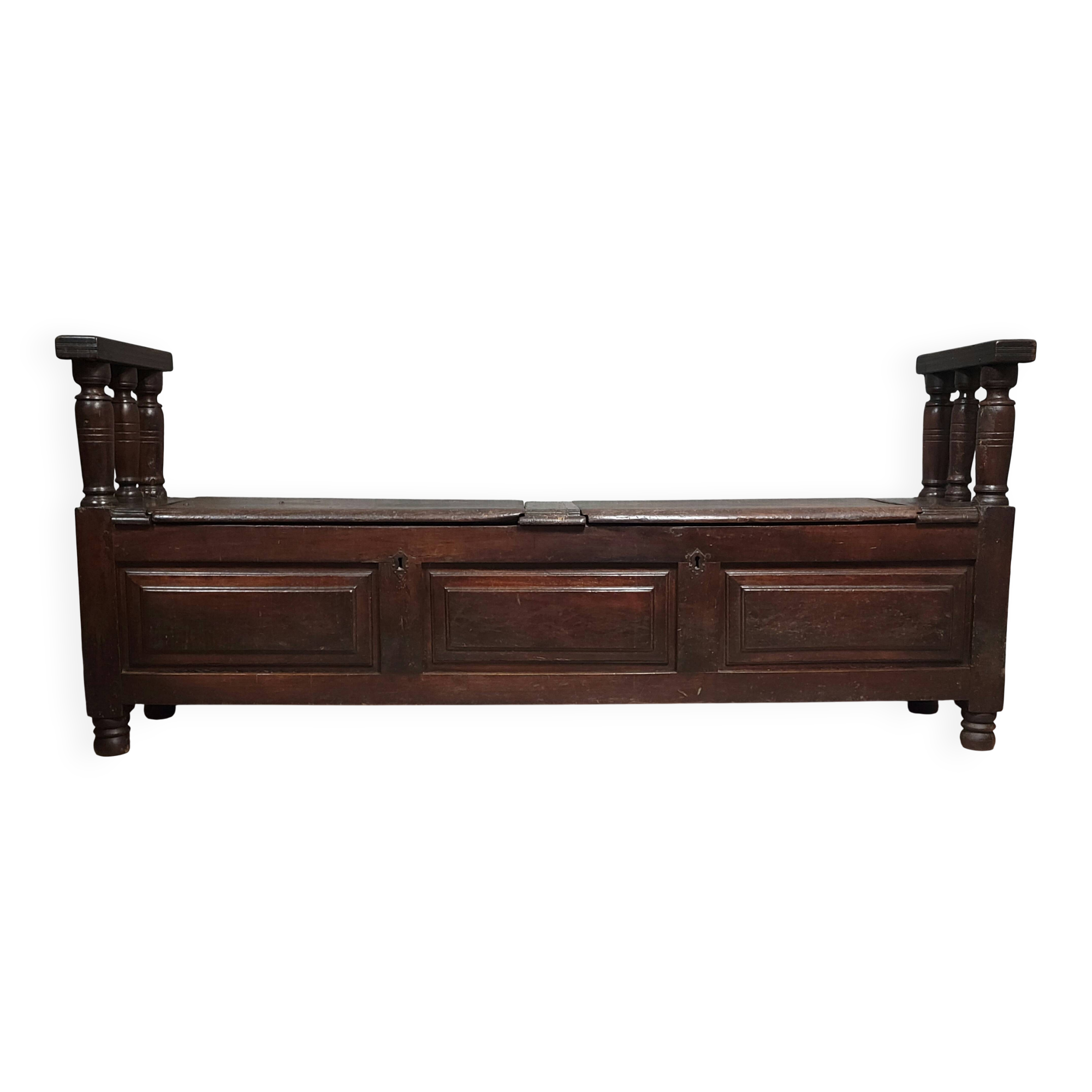 Very important Louis XIV period solid wood storage bench / 201 cm long