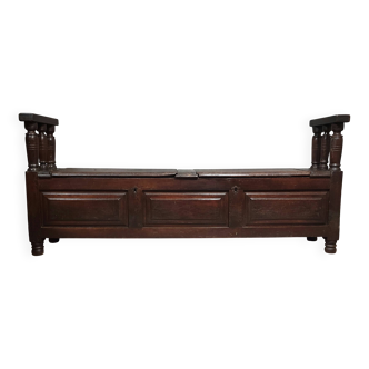 Très important banc coffre époque Louis XIV en bois massif / 201 cm de long