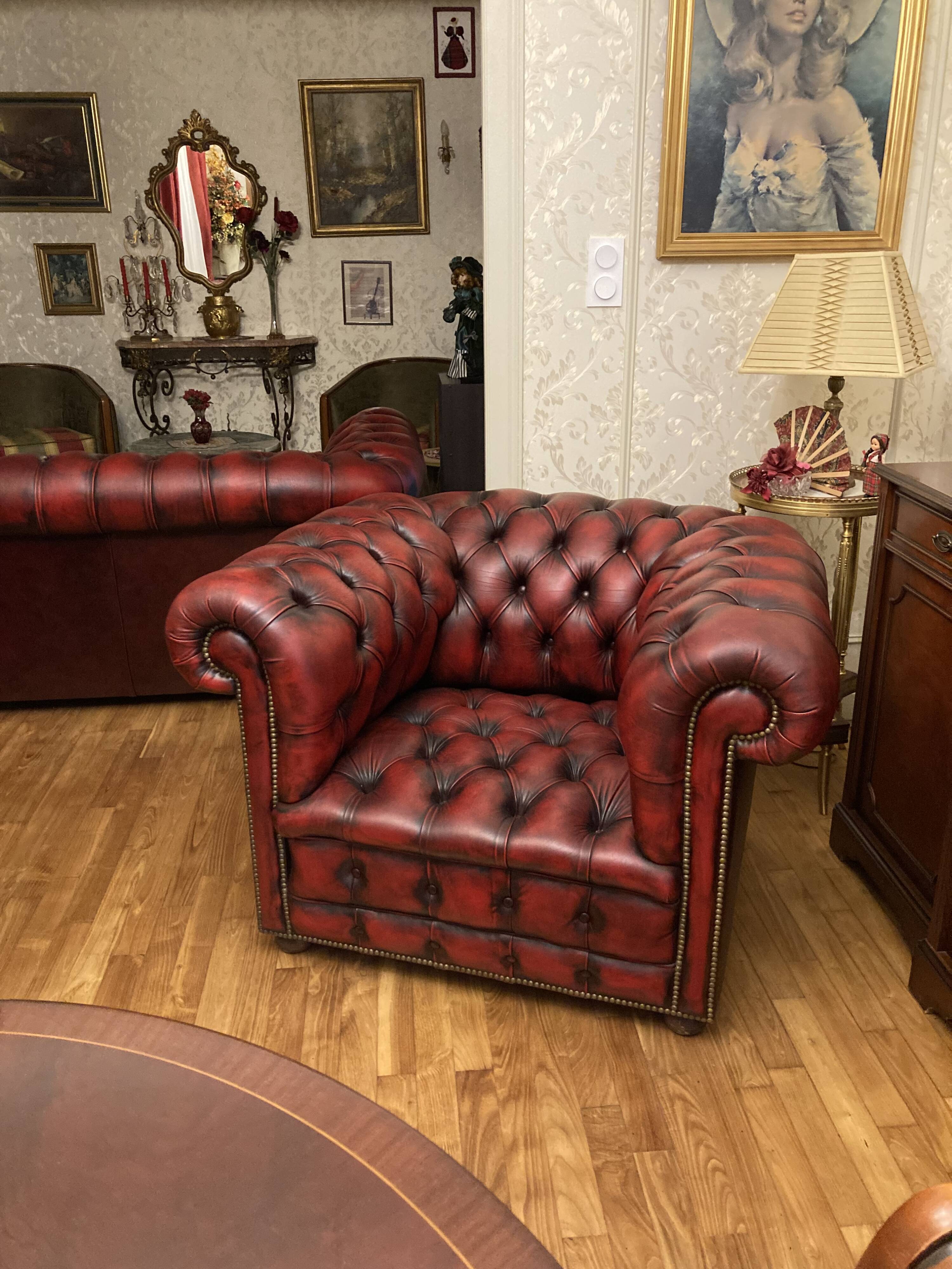 Chesterfield sofa 3-seater and its 2 armchairs