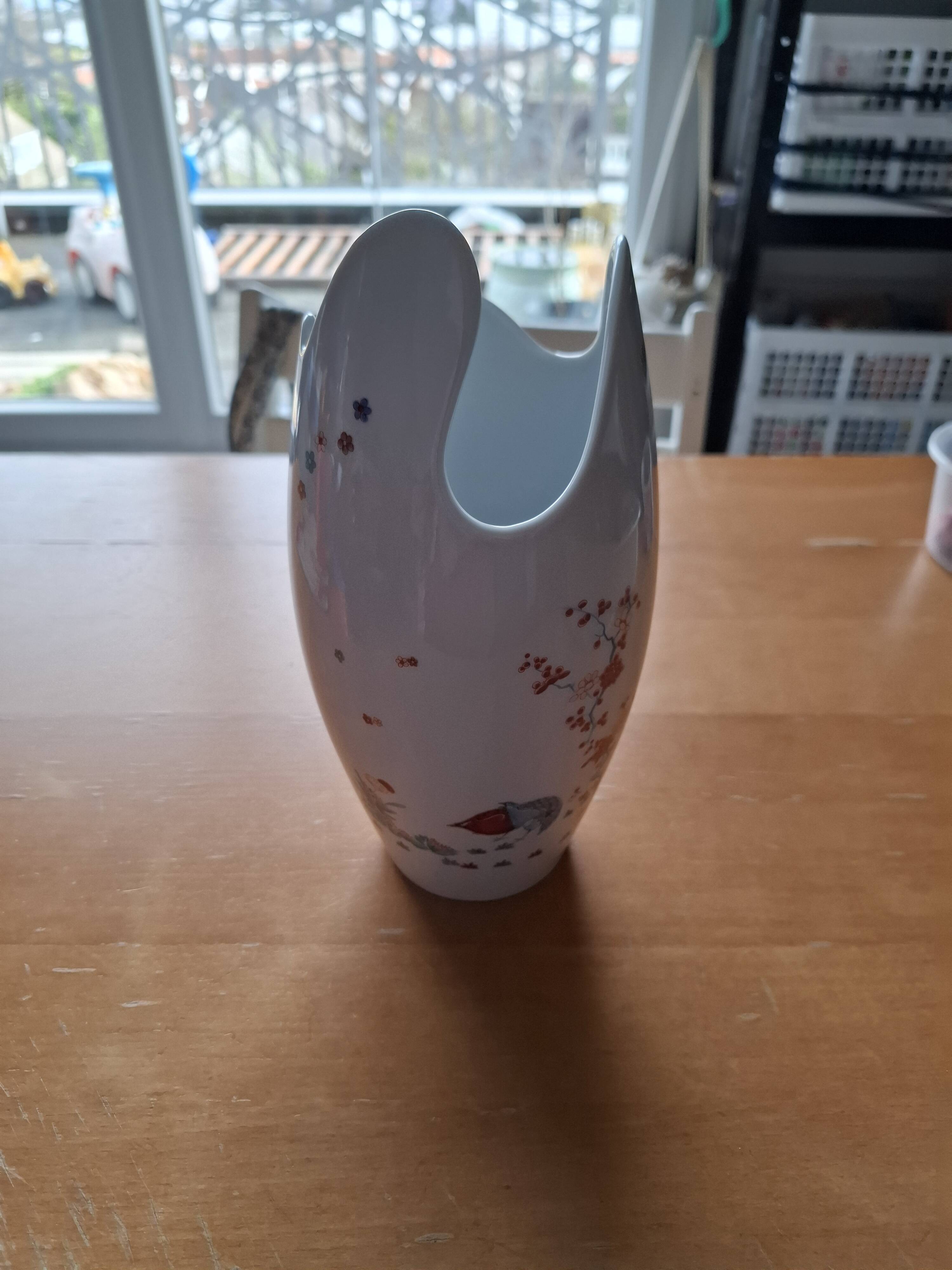 Ceramic vase with Japanese-style decoration