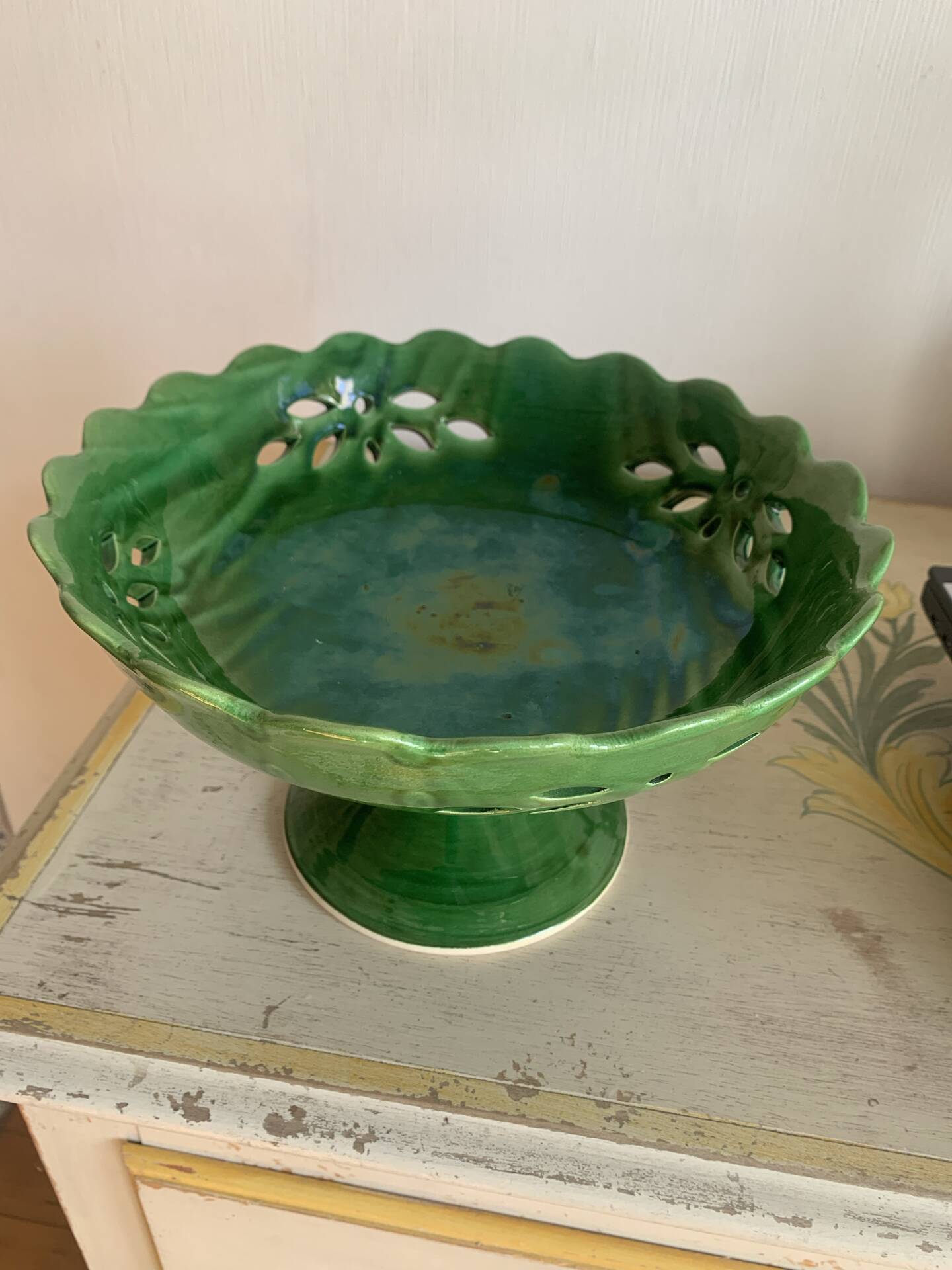 Cup on pedestal / Openwork compote in emerald green ceramic – Vi
