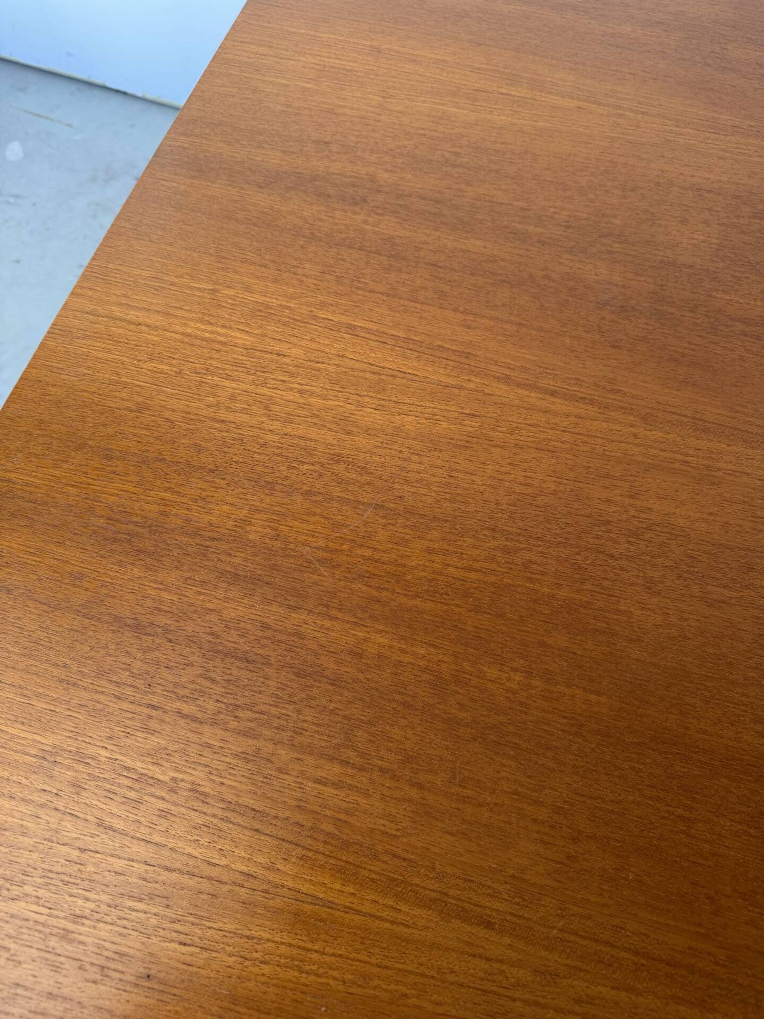 Table à manger rectangulaire à rallonges design scandinave en teck