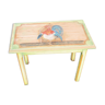 Ancienne petite table d’appoint en bois massif peint main, décor coq