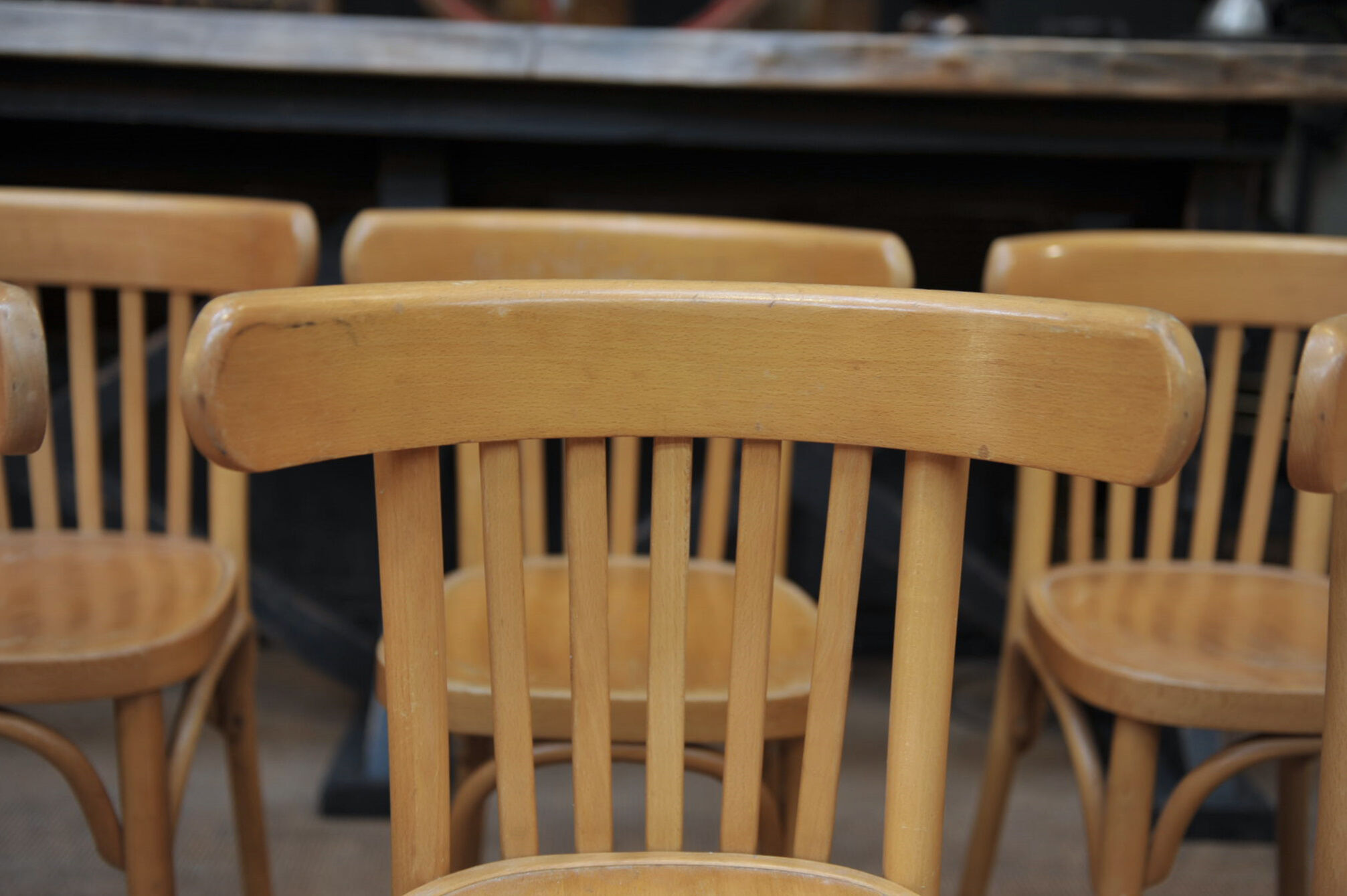 Lot de 6 anciennes chaises bistrot en hêtre courbé des années 1950