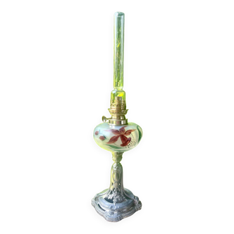 Kerosene lamp with flower pattern