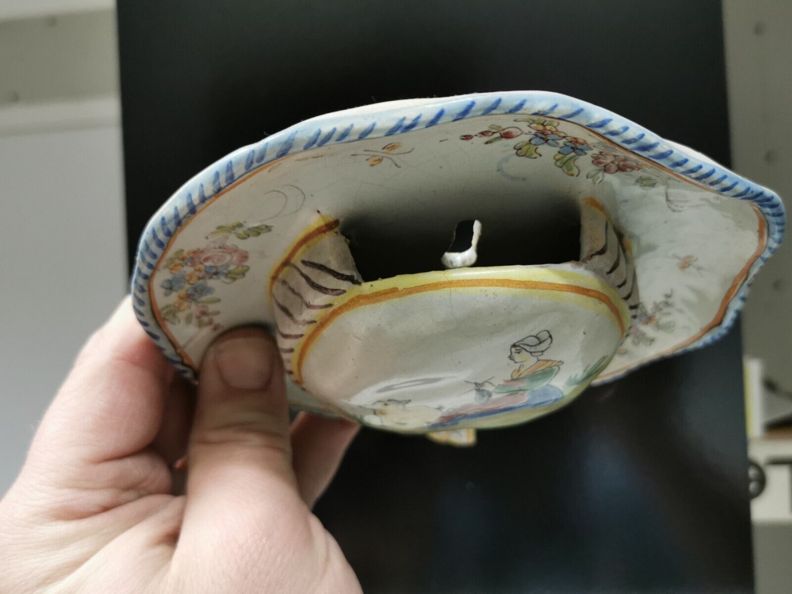 Bouquetière d'applique faïence malicorne pbx pouplard béatrix hat bigoudène