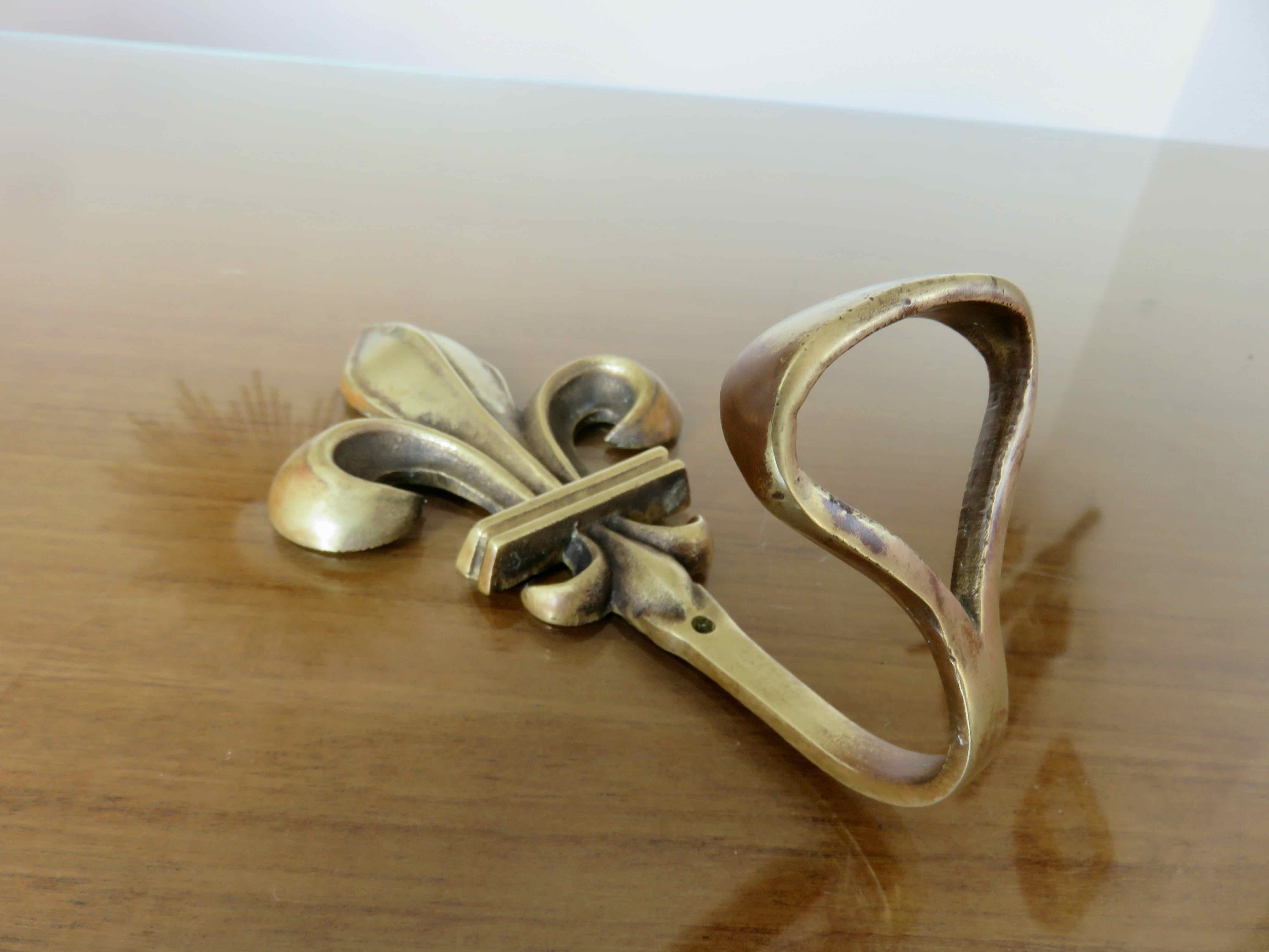 Wall hook fleur de lys bronze 20s 30s